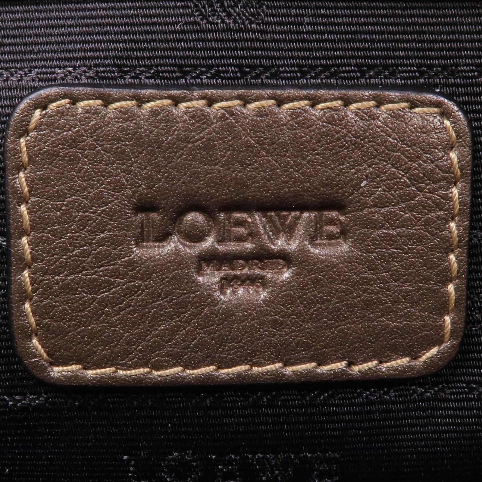 LOEWE 牛皮皮革Handbag銀扣手挽袋
