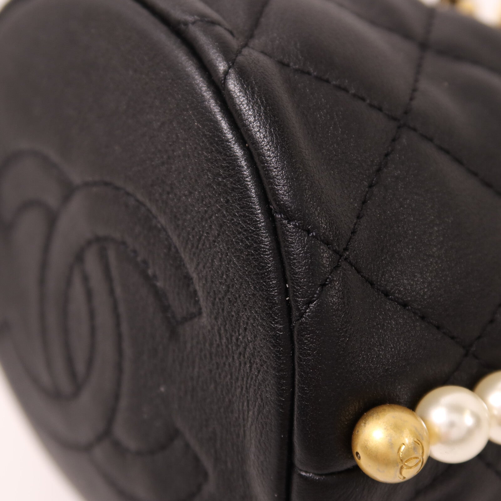 CHANEL 牛皮皮革Mini Pearl Bucket Bag金扣肩背袋