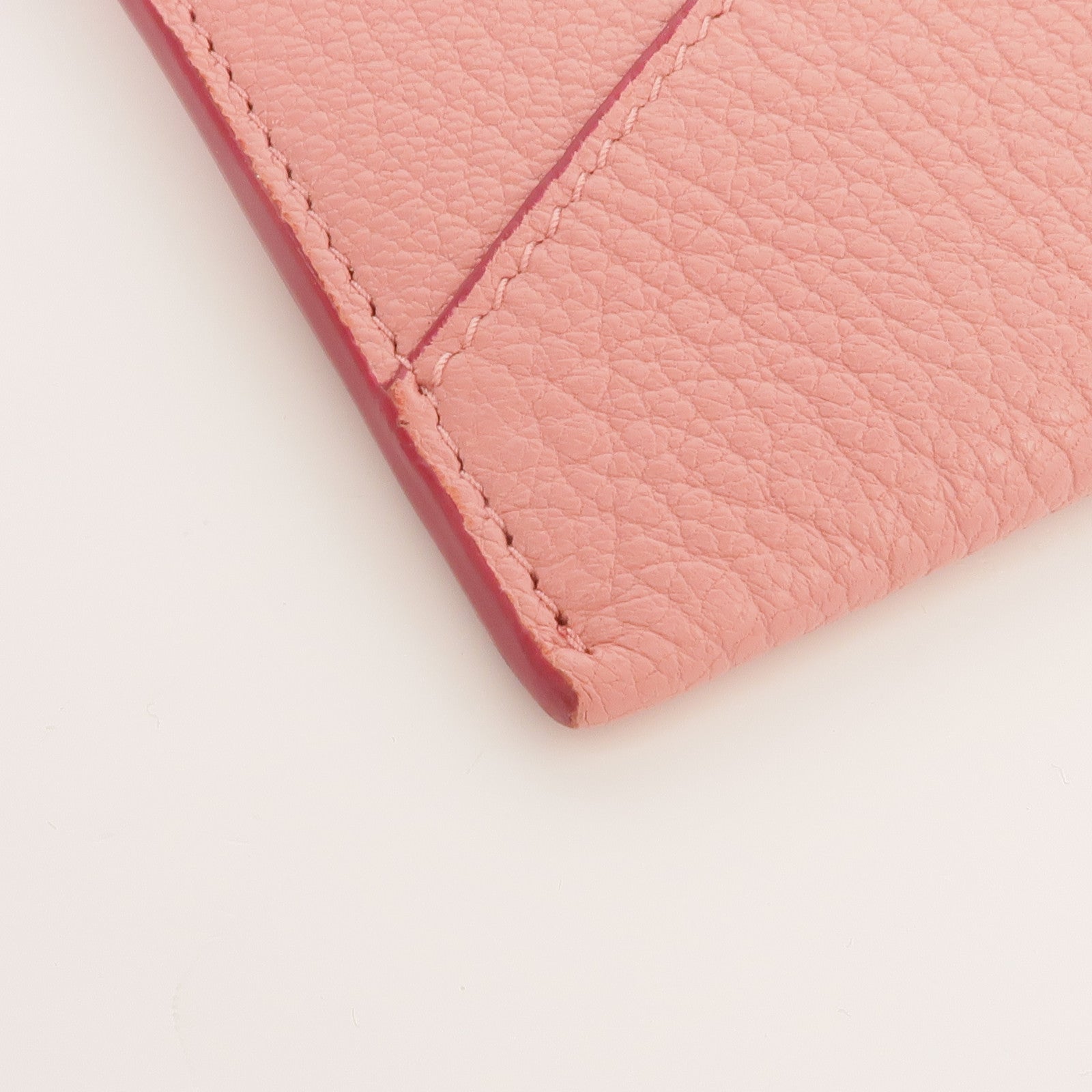 Miu Miu 牛皮皮革Pouch金扣手拿包