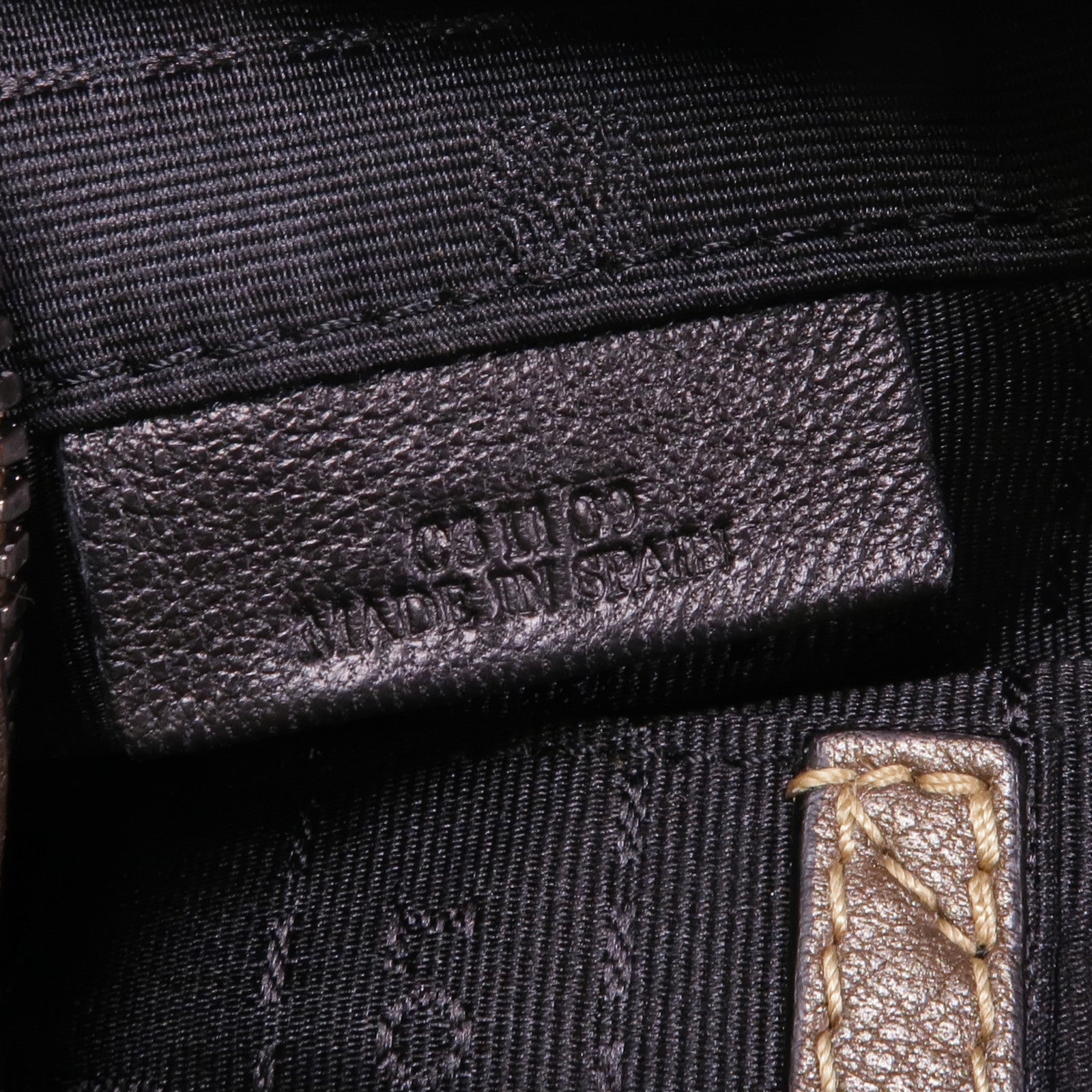 LOEWE 牛皮皮革Handbag銀扣手挽袋