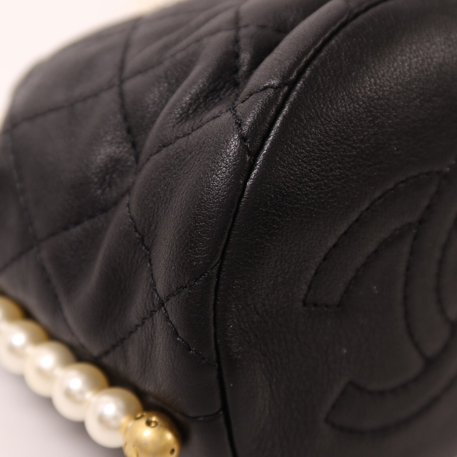 CHANEL 牛皮皮革Mini Pearl Bucket Bag金扣肩背袋