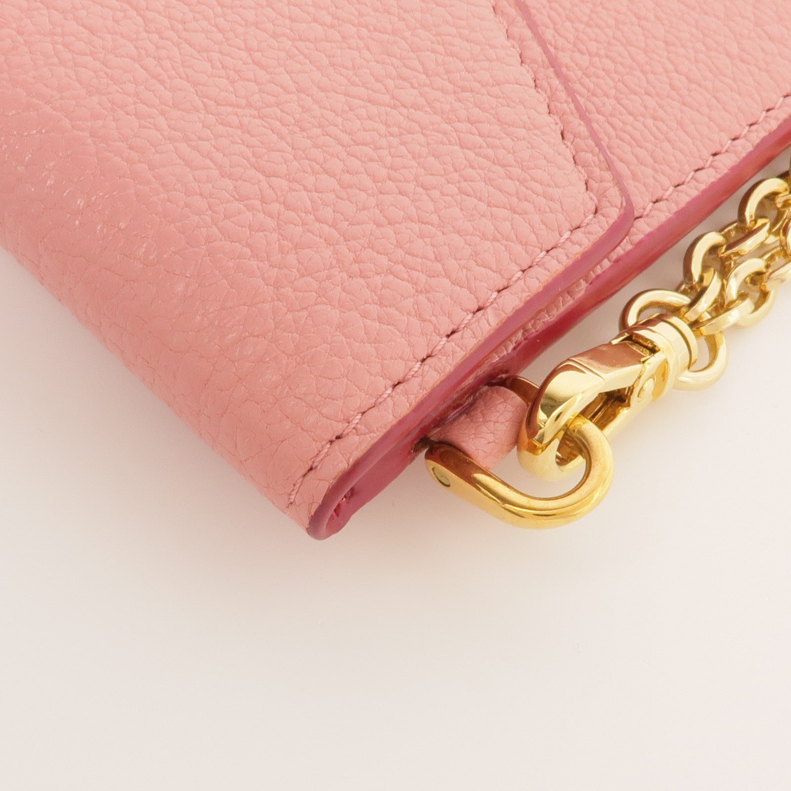 Miu Miu 牛皮皮革Pouch金扣手拿包