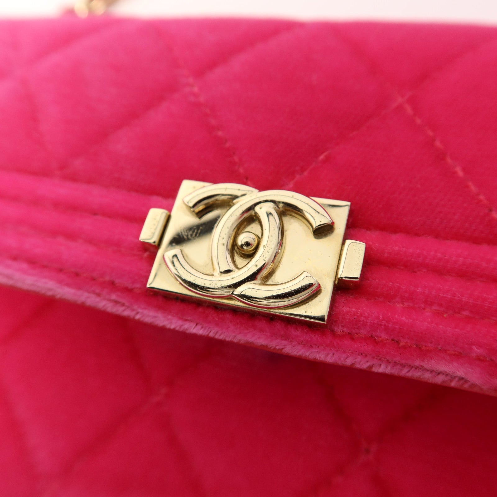 CHANEL 天鵝絨Boy WOC Wallet On Chain銀扣肩背袋