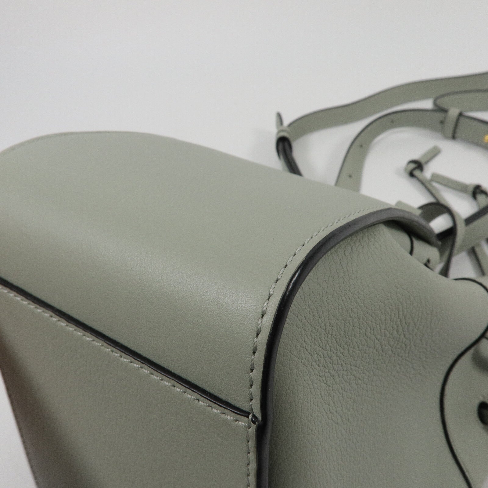 LOEWE 牛皮皮革Mini Hammock Drawstring手挽肩背兩用袋