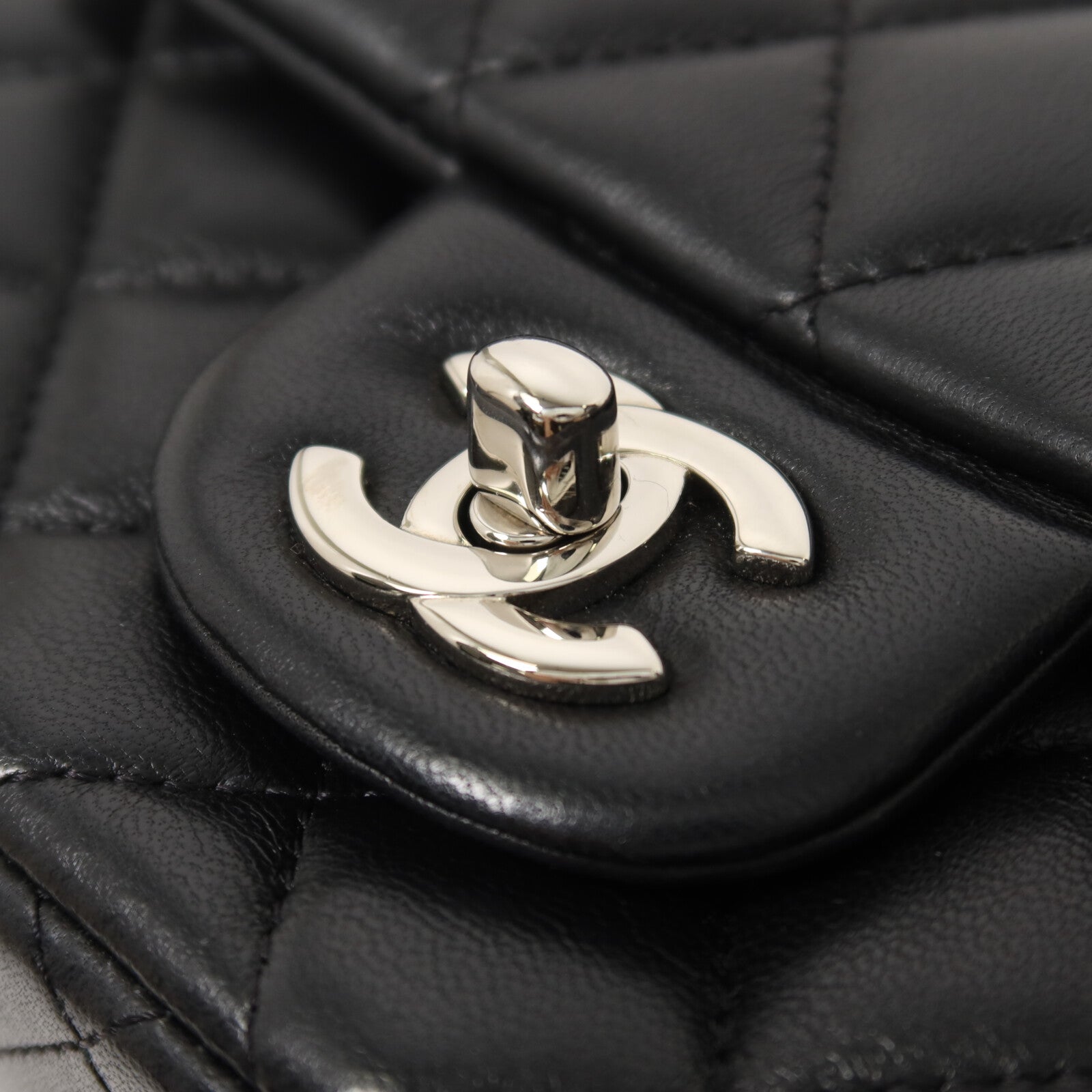 CHANEL 羊皮皮革Mini Classic 17鏈帶肩背袋