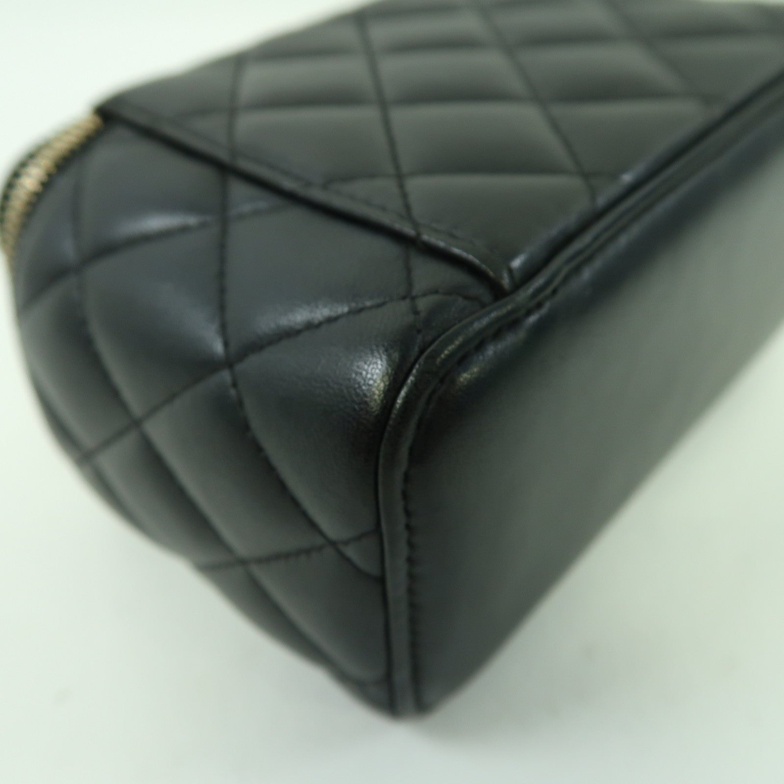 CHANEL 菱格牛皮皮革Vanity Case金扣手挽肩背兩用袋黑色