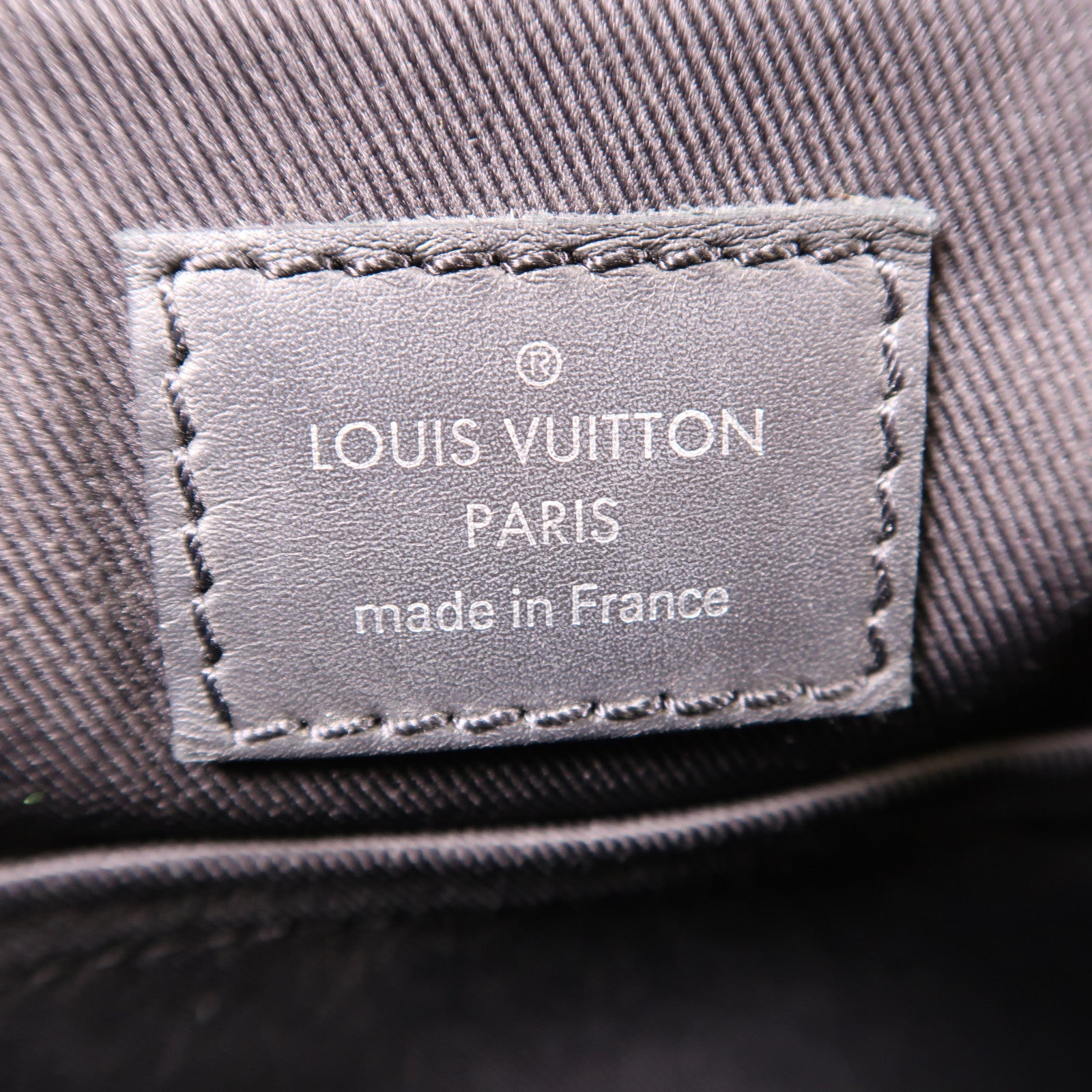 LOUIS VUITTON Damier Infini District PM銀扣肩背袋