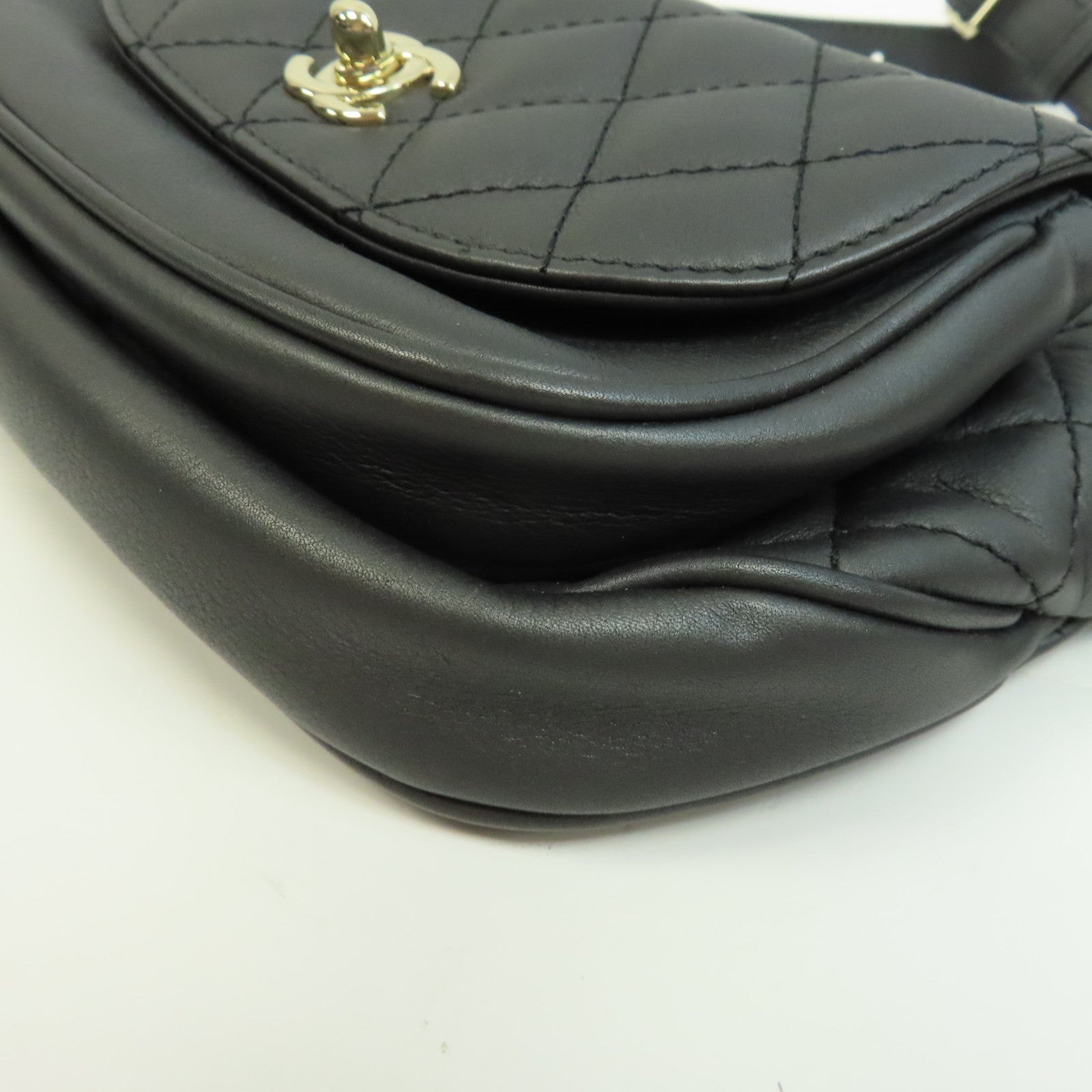 CHANEL 菱格牛皮皮革Waist Bag金釦鏈帶肩背袋黑色