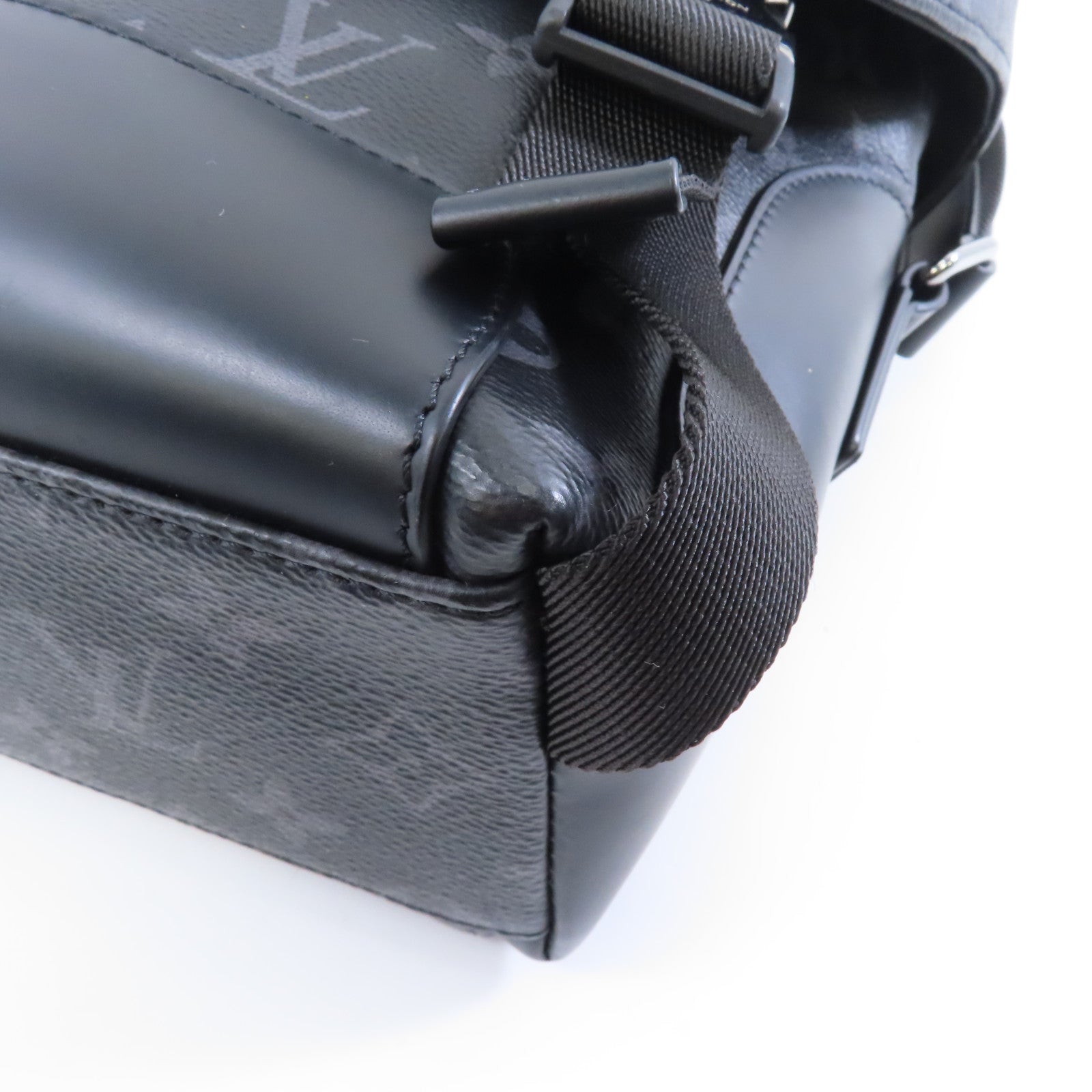 LOUIS VUITTON Monogram Eclipse Messenger PM Voyager銀扣肩背袋黑色