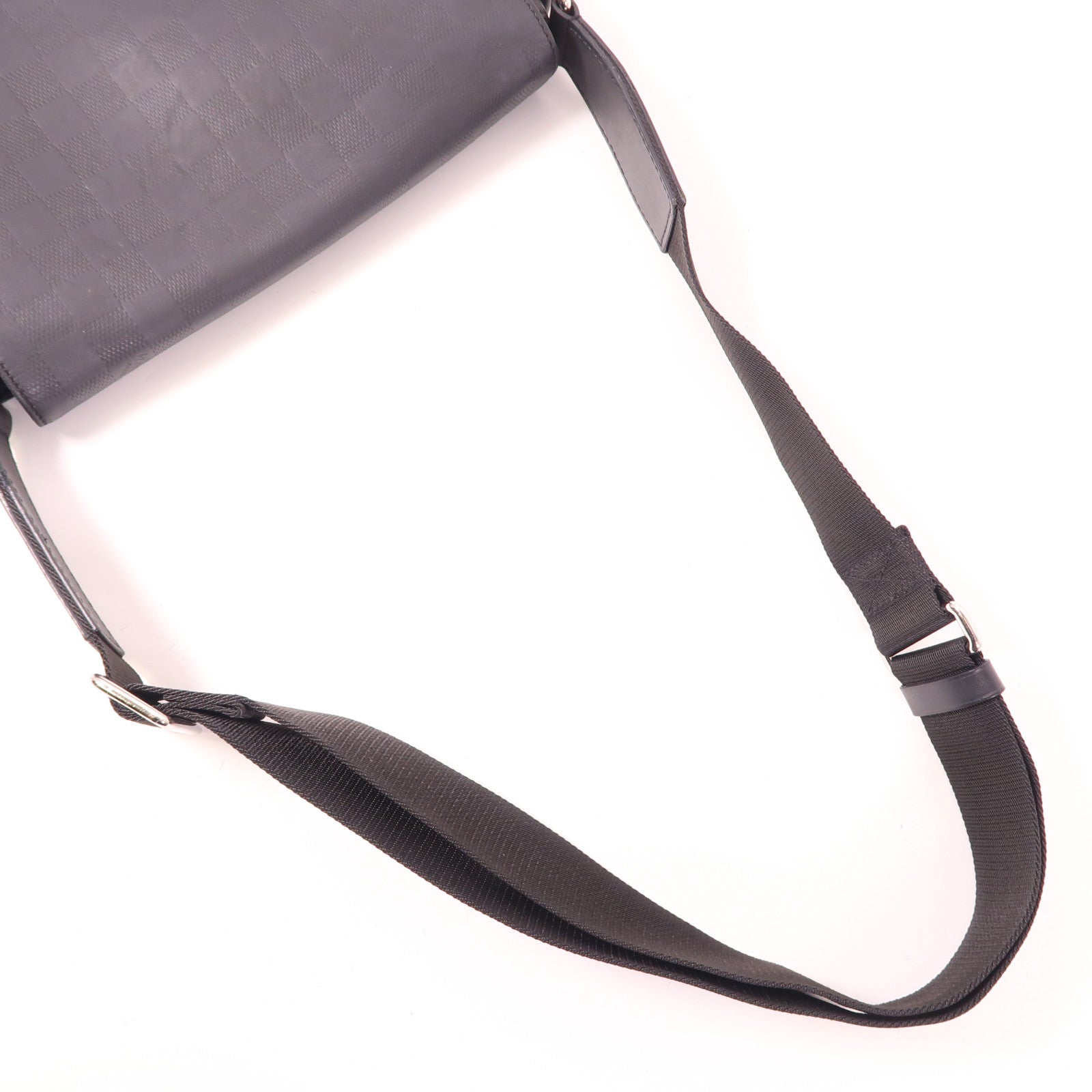 LOUIS VUITTON Damier Infini District PM銀扣肩背袋