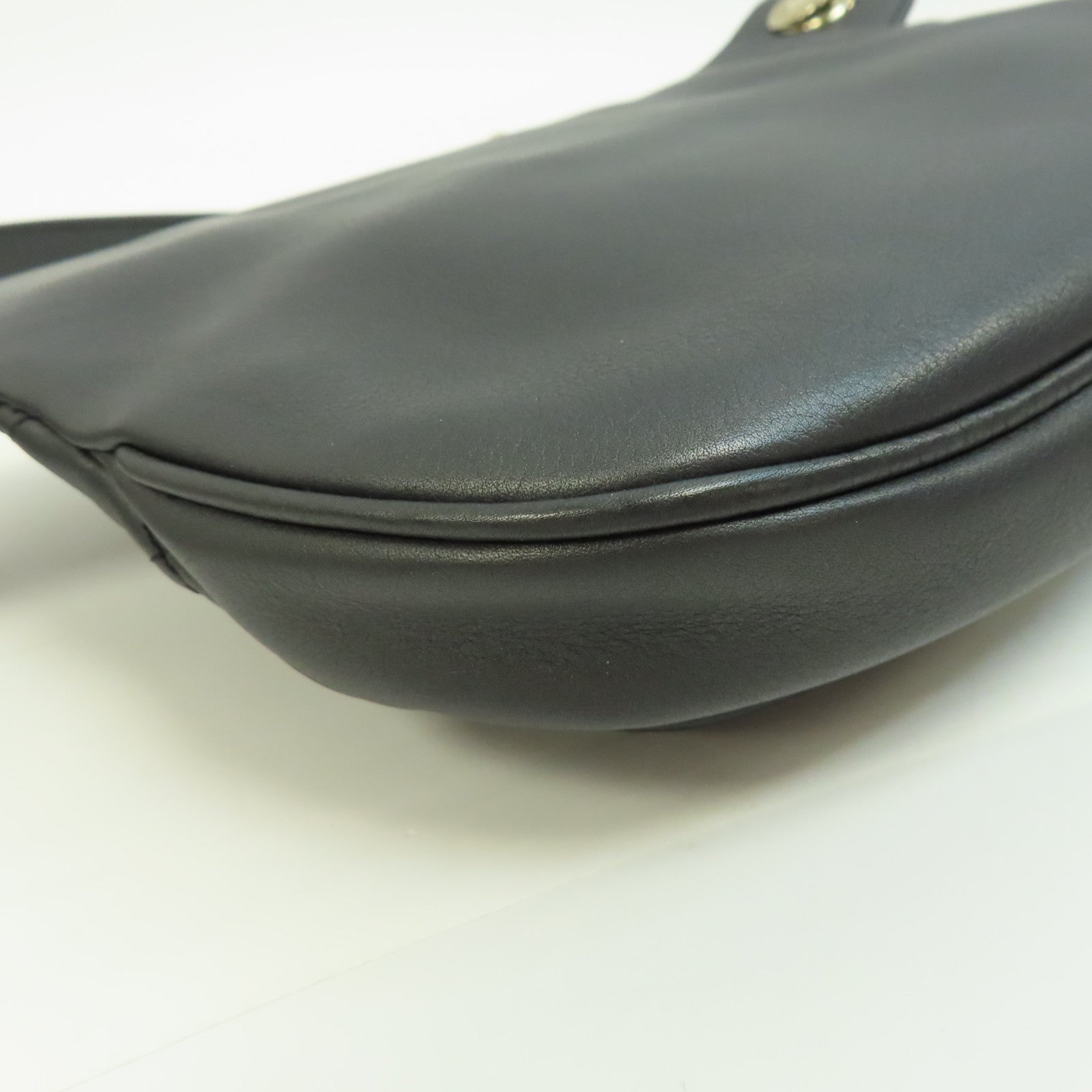 CHANEL 菱格牛皮皮革Waist Bag金釦鏈帶肩背袋黑色