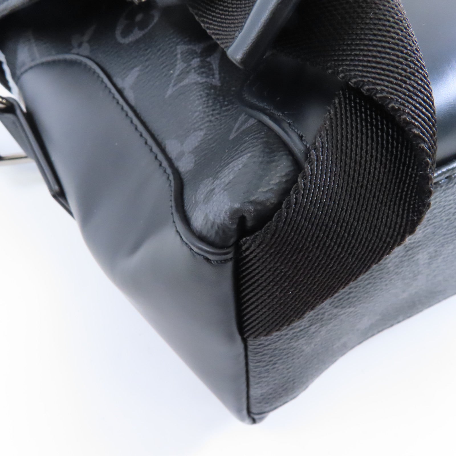 LOUIS VUITTON Monogram Eclipse Messenger PM Voyager銀扣肩背袋黑色