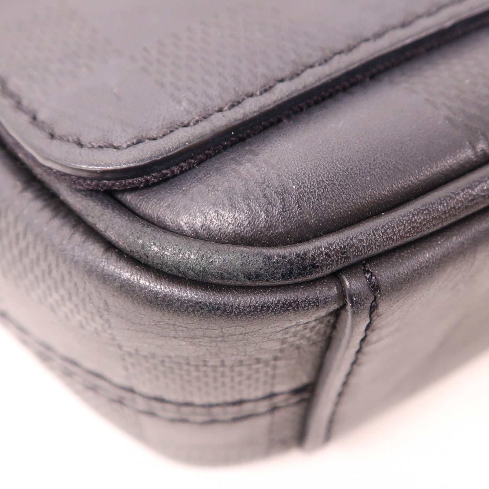 LOUIS VUITTON Damier Infini District PM銀扣肩背袋