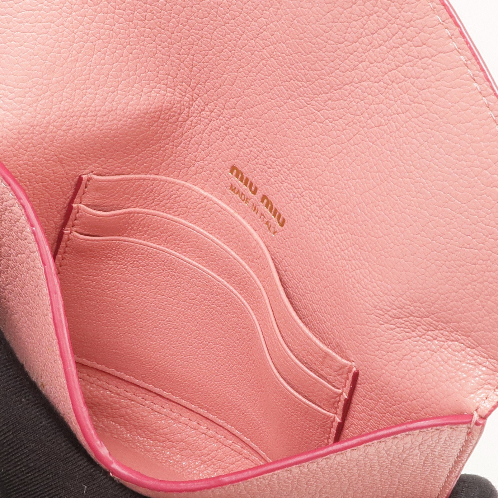 Miu Miu 牛皮皮革Pouch金扣手拿包