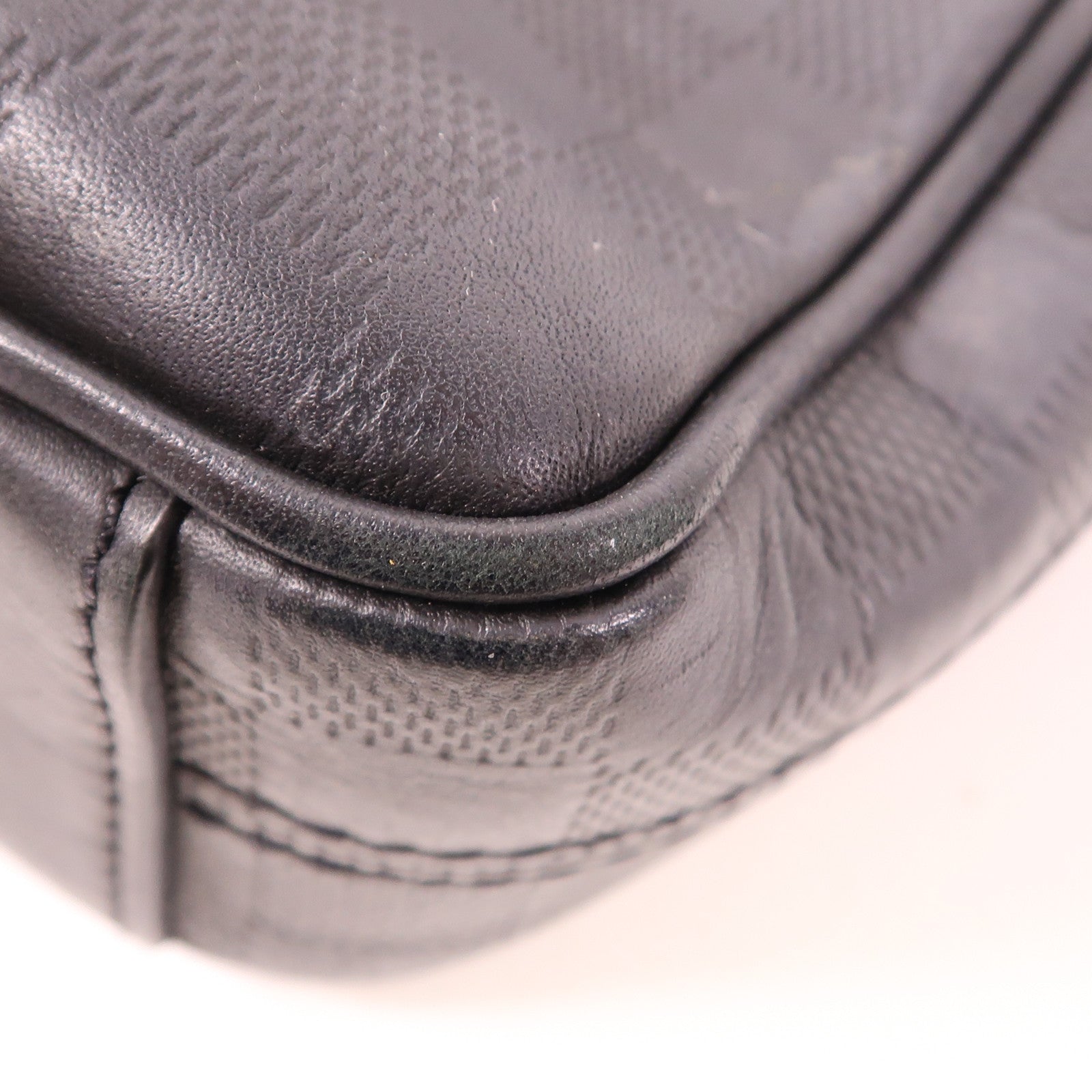 LOUIS VUITTON Damier Infini District PM銀扣肩背袋