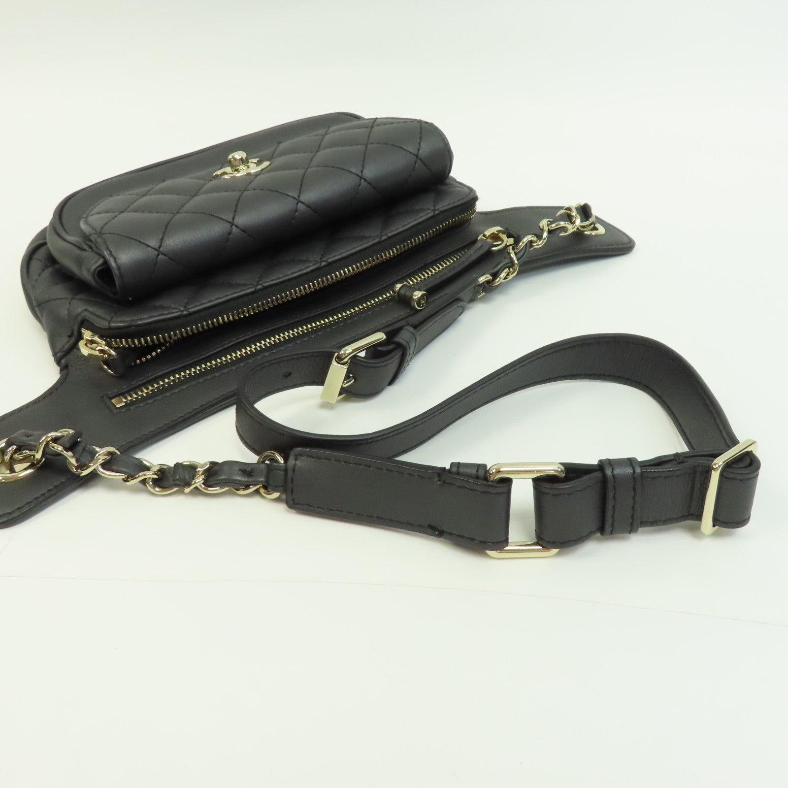 CHANEL 菱格牛皮皮革Waist Bag金釦鏈帶肩背袋黑色