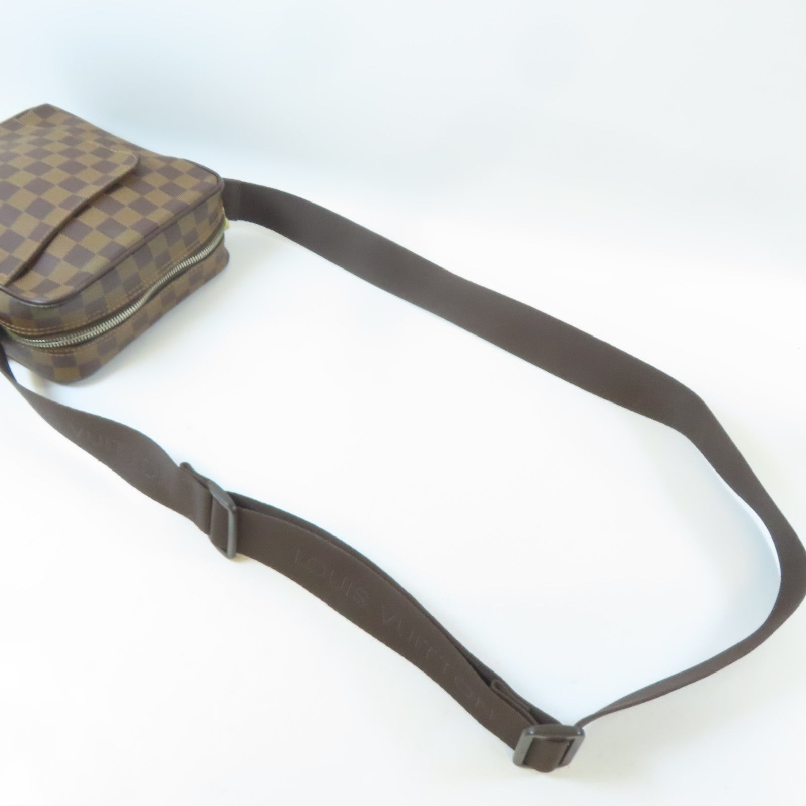 LOUIS VUITTON Damier Olav PM金扣肩背袋啡色