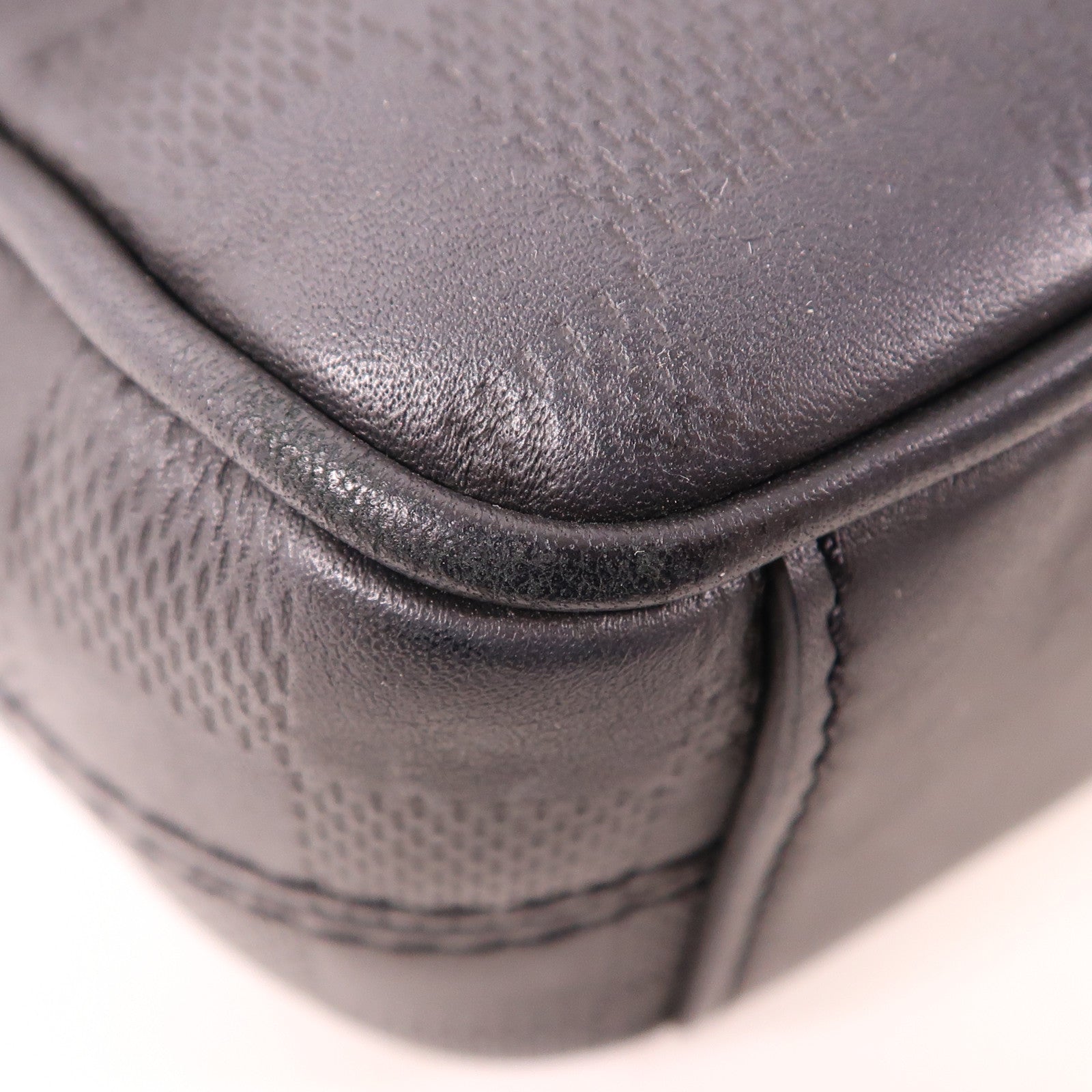 LOUIS VUITTON Damier Infini District PM銀扣肩背袋