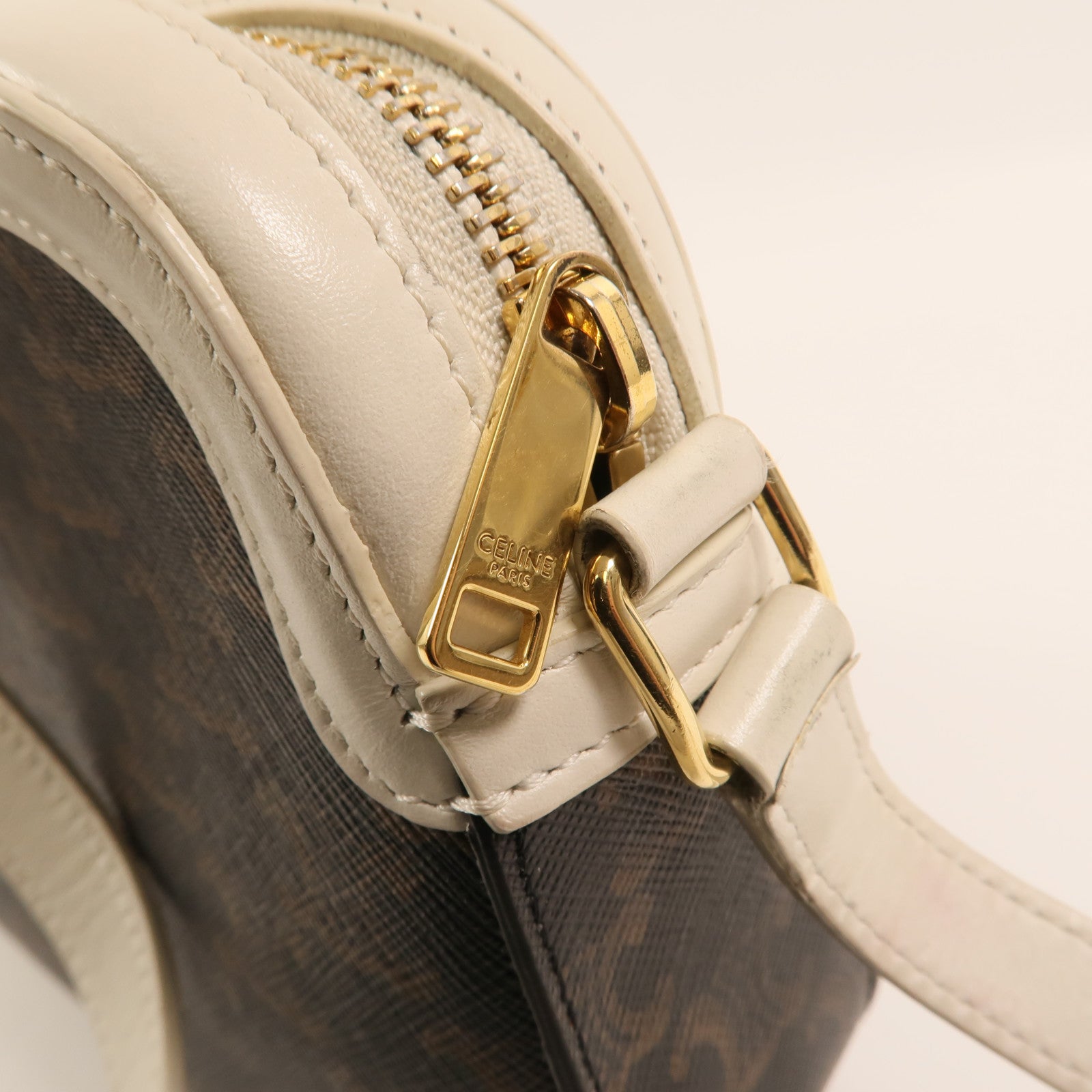 CELINE 塗層帆布Camera Bag金扣肩背袋
