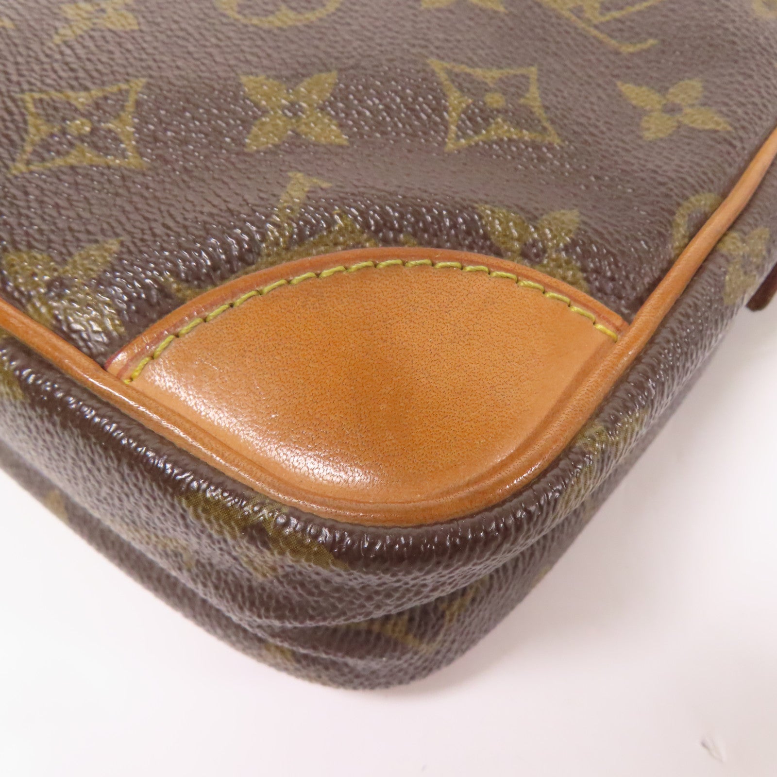 LOUIS VUITTON Monogram Danube金扣肩背袋