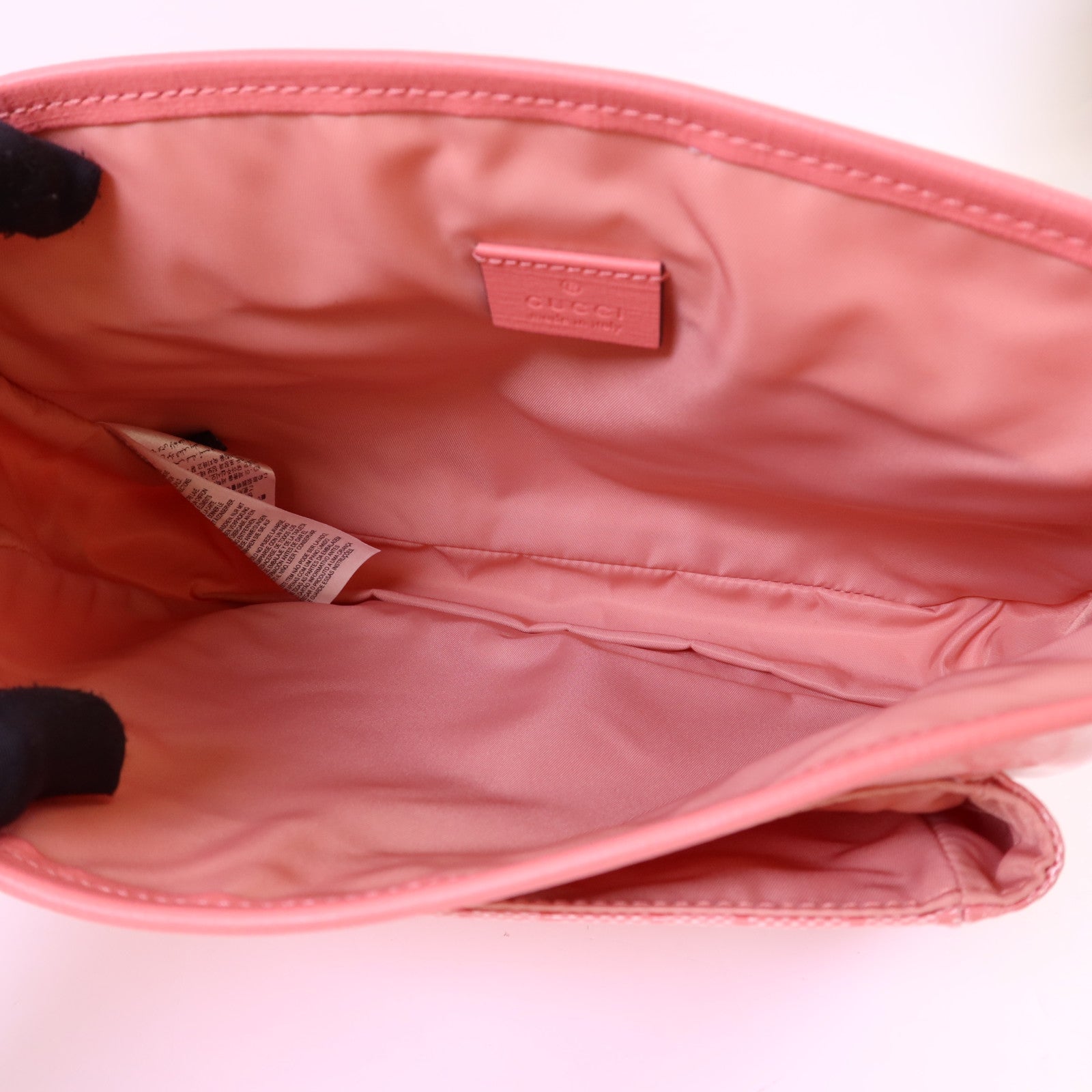 GUCCI 塗層帆布GG Supreme銀扣肩背袋