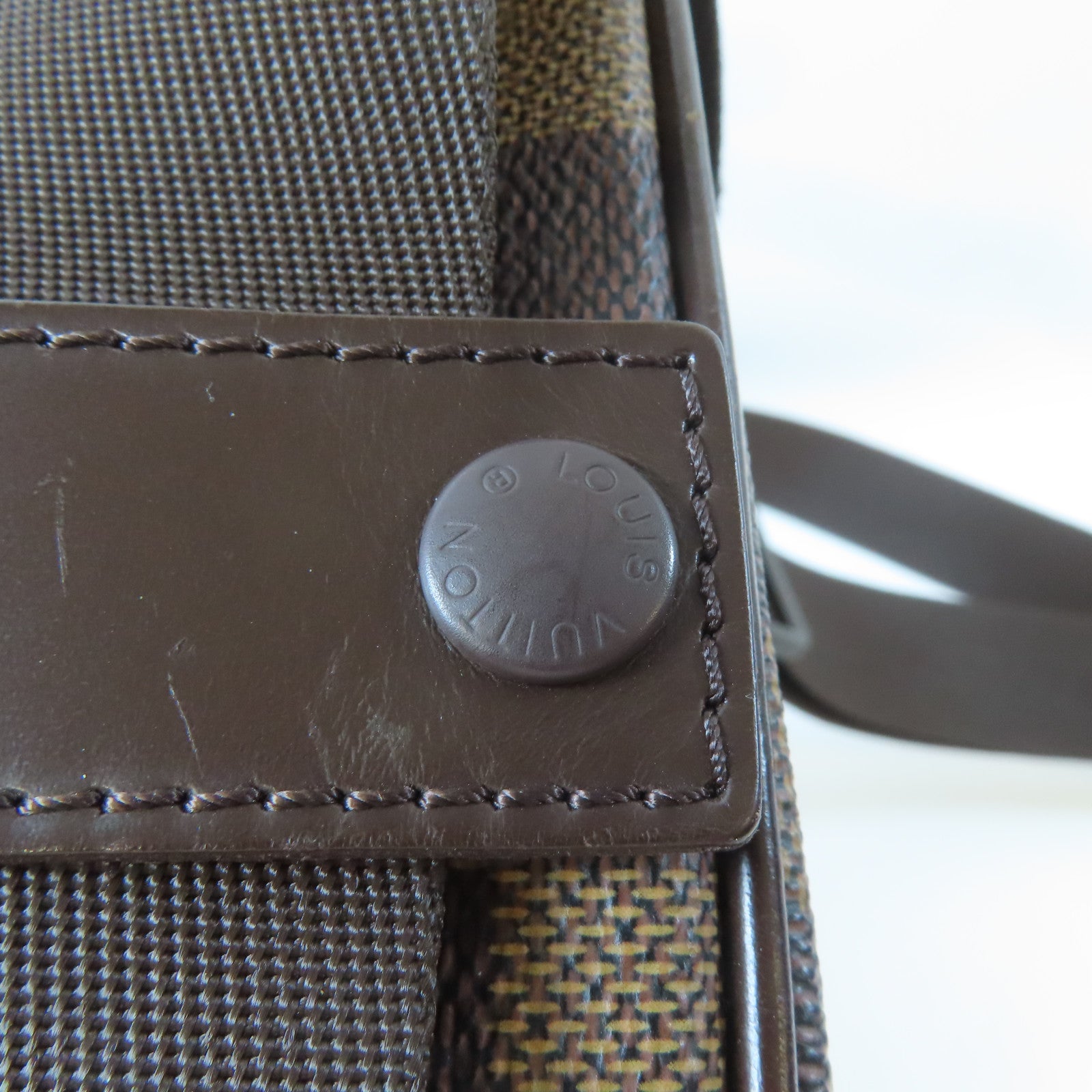 LOUIS VUITTON Damier Olav PM金扣肩背袋啡色