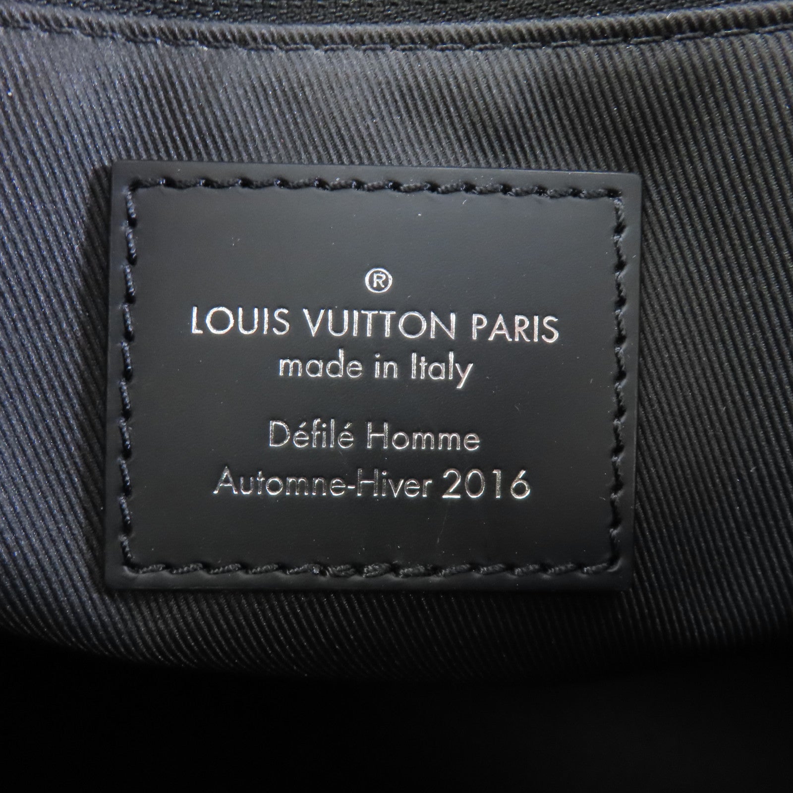LOUIS VUITTON Monogram Eclipse Messenger PM Voyager銀扣肩背袋黑色