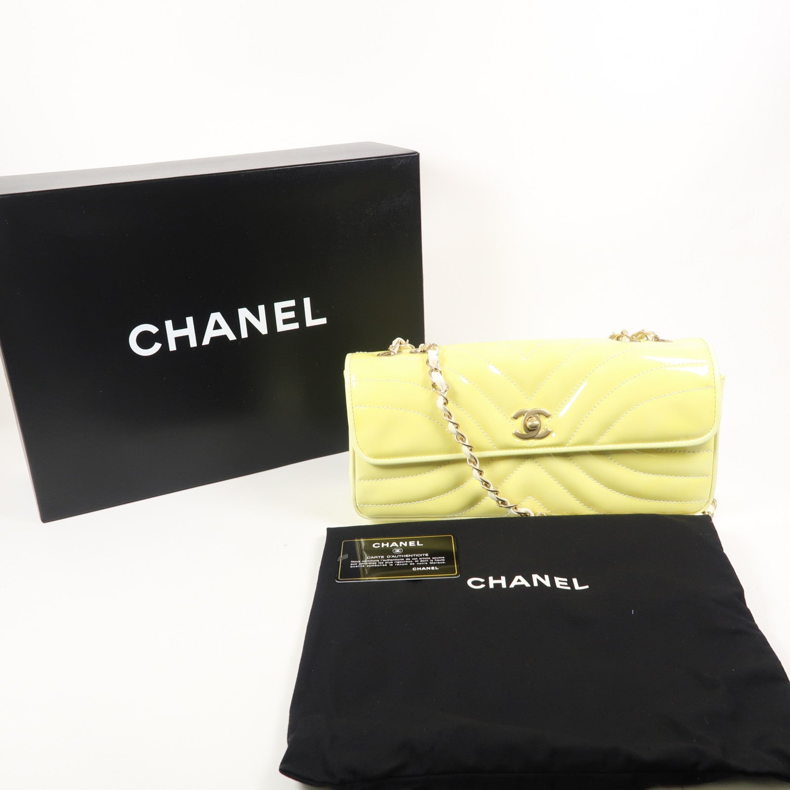 CHANEL 漆皮皮革Chain Shoulder金扣鏈帶肩背袋