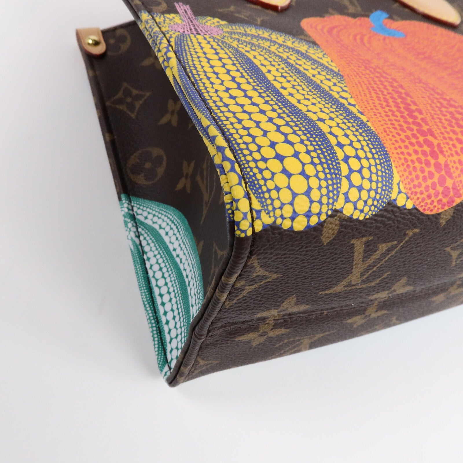LOUIS VUITTON Monogram Reverse LV x YK OnTheGo PM手挽肩背兩用袋