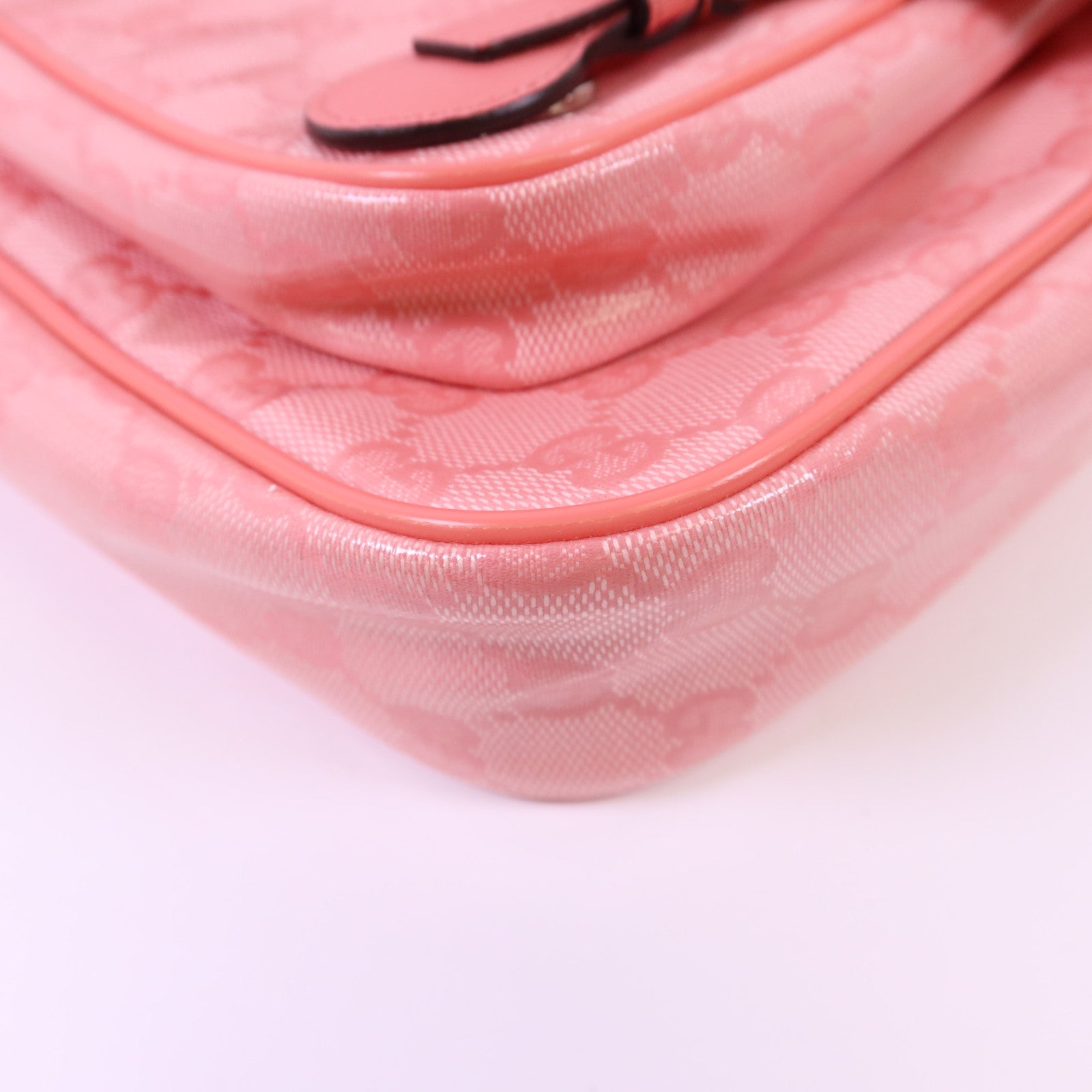 GUCCI 塗層帆布GG Supreme銀扣肩背袋