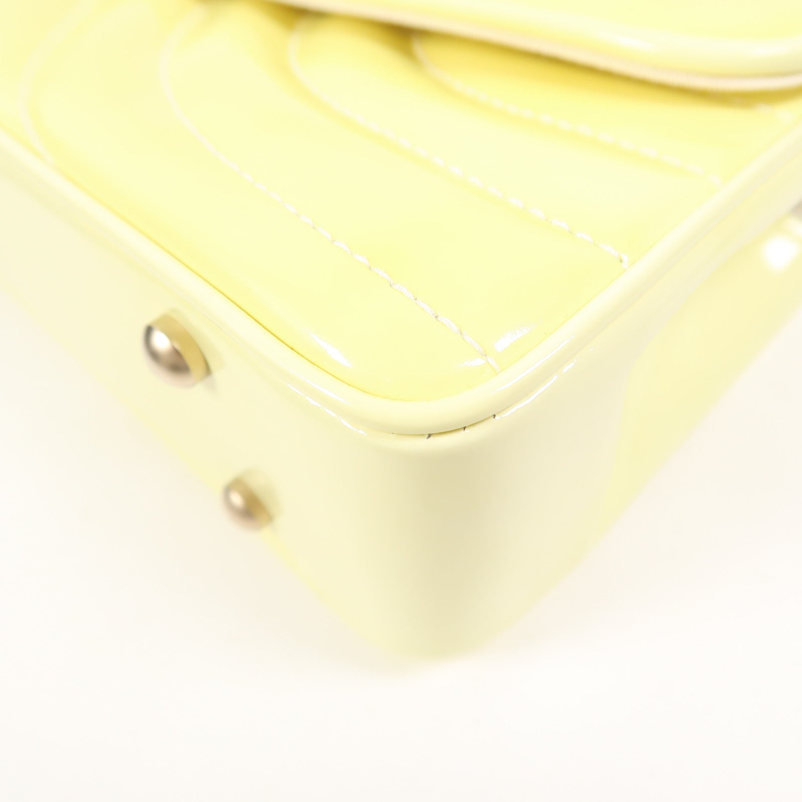 CHANEL 漆皮皮革Chain Shoulder金扣鏈帶肩背袋