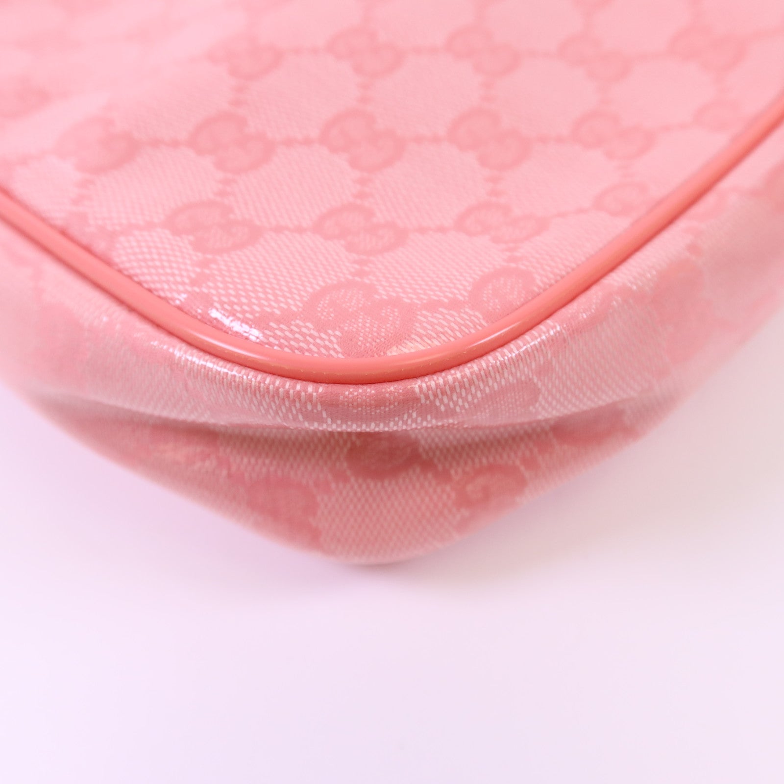 GUCCI 塗層帆布GG Supreme銀扣肩背袋