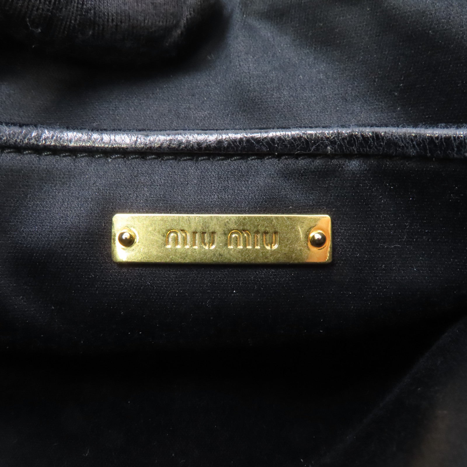 Miu Miu 牛皮皮革Clutch Bag金扣手拿包黑色