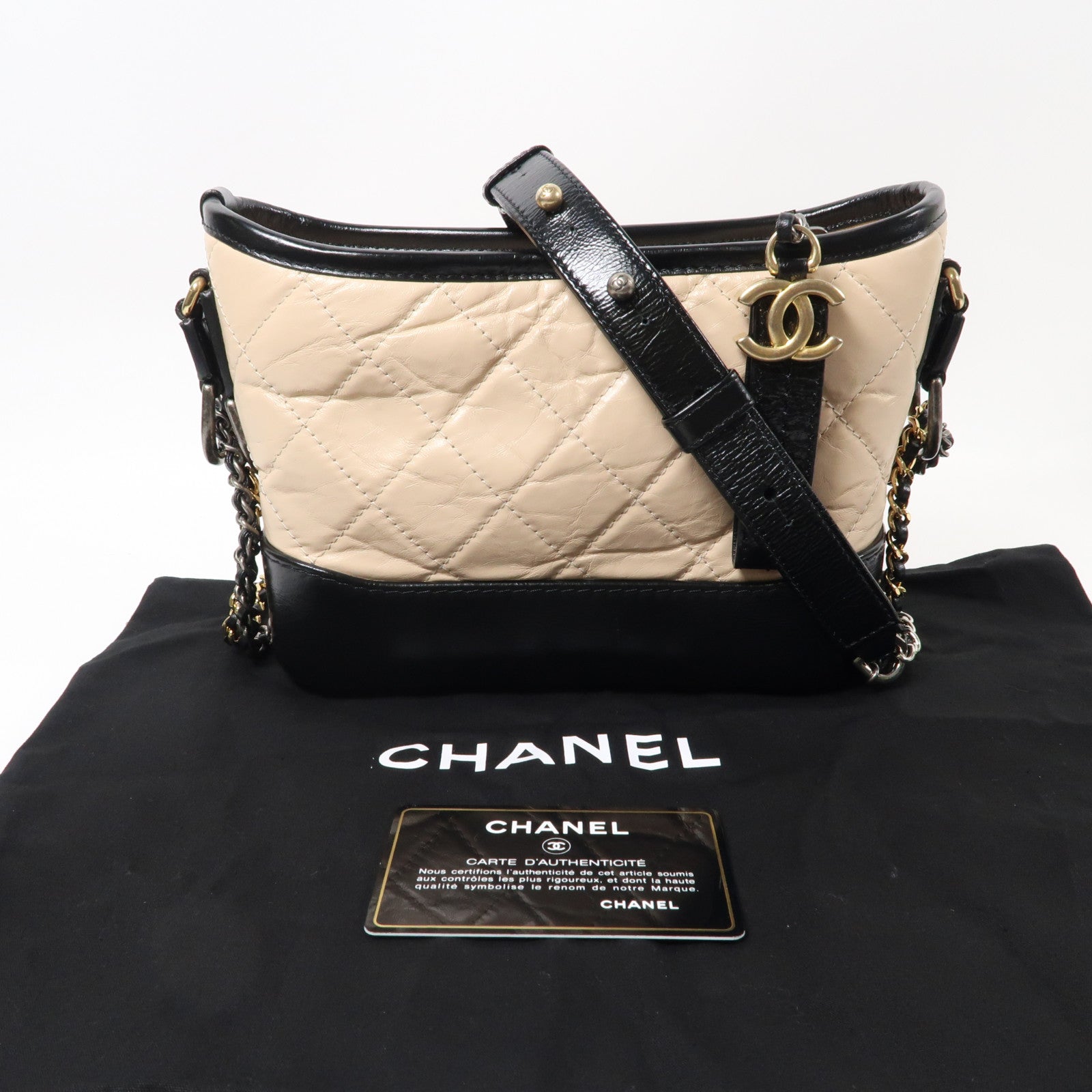 CHANEL 【激減優惠】菱格Aged Calf皮革Small Gabrielle金扣鏈帶肩背袋米色/黑色