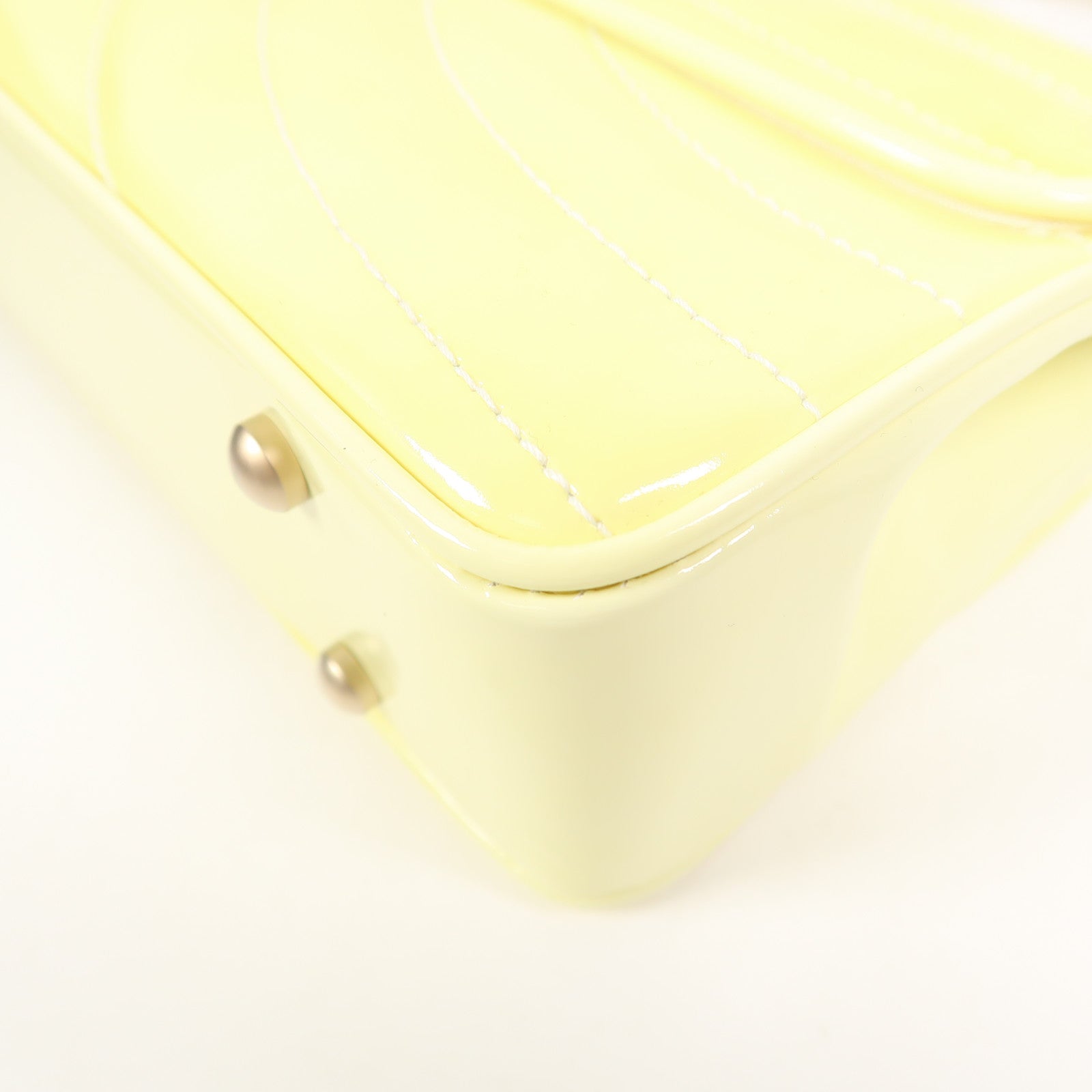 CHANEL 漆皮皮革Chain Shoulder金扣鏈帶肩背袋