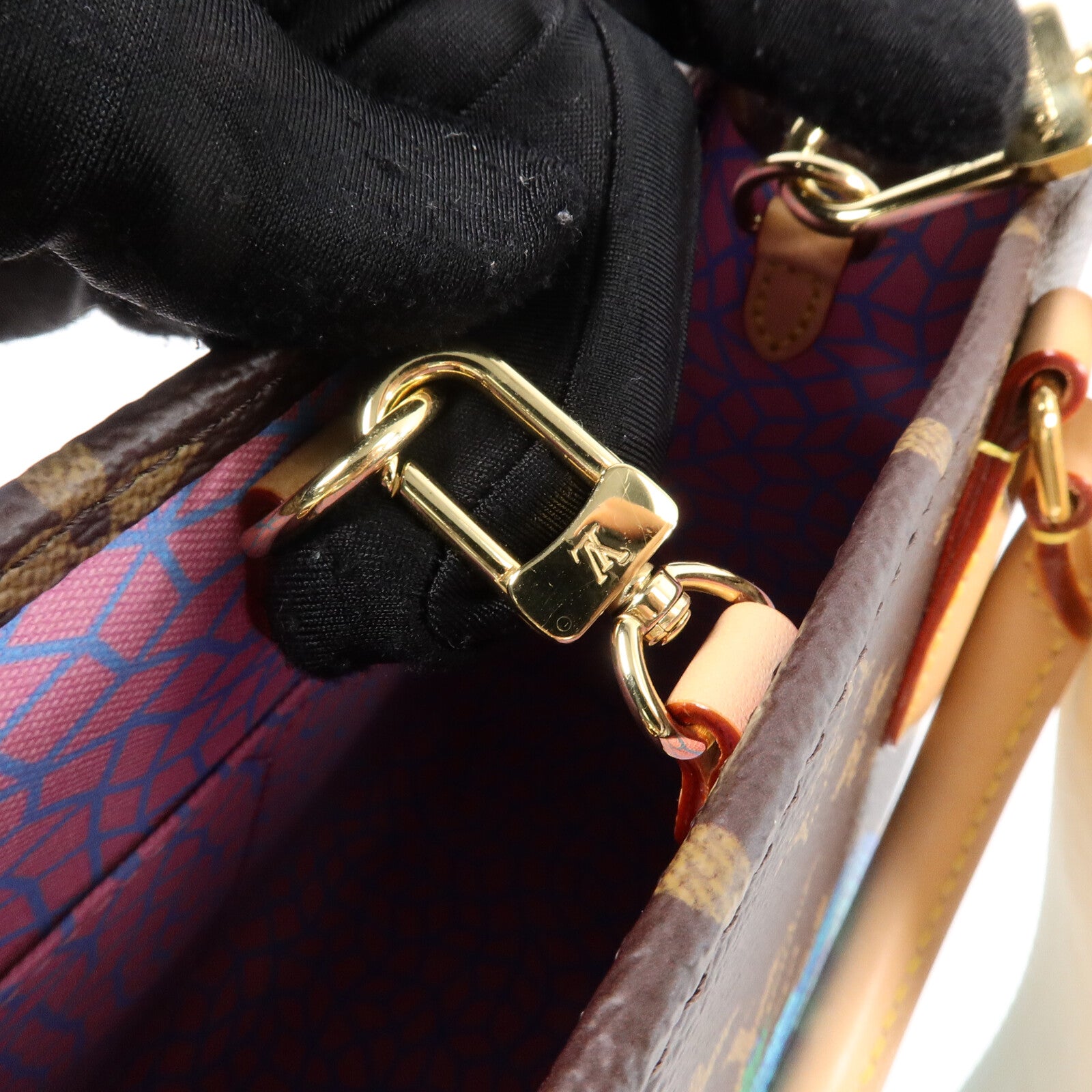LOUIS VUITTON Monogram Reverse LV x YK OnTheGo PM手挽肩背兩用袋