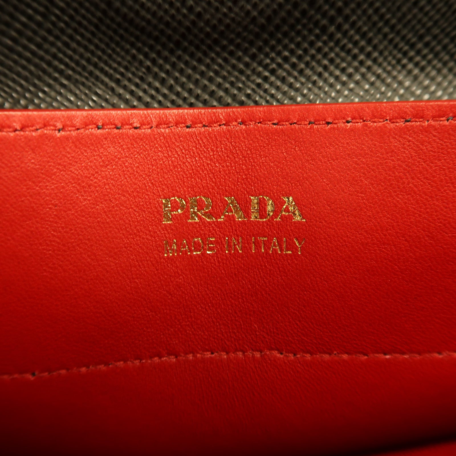 PRADA Saffiano皮革Shoulder Tote金扣手挽袋黑色