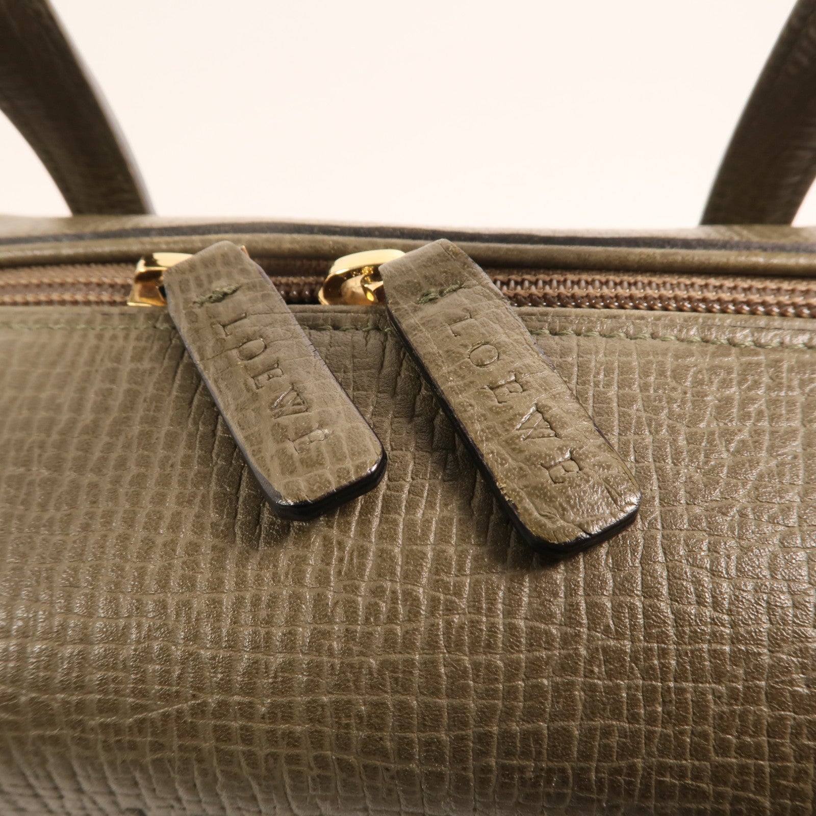 LOEWE 牛皮皮革Handbag金扣手挽袋
