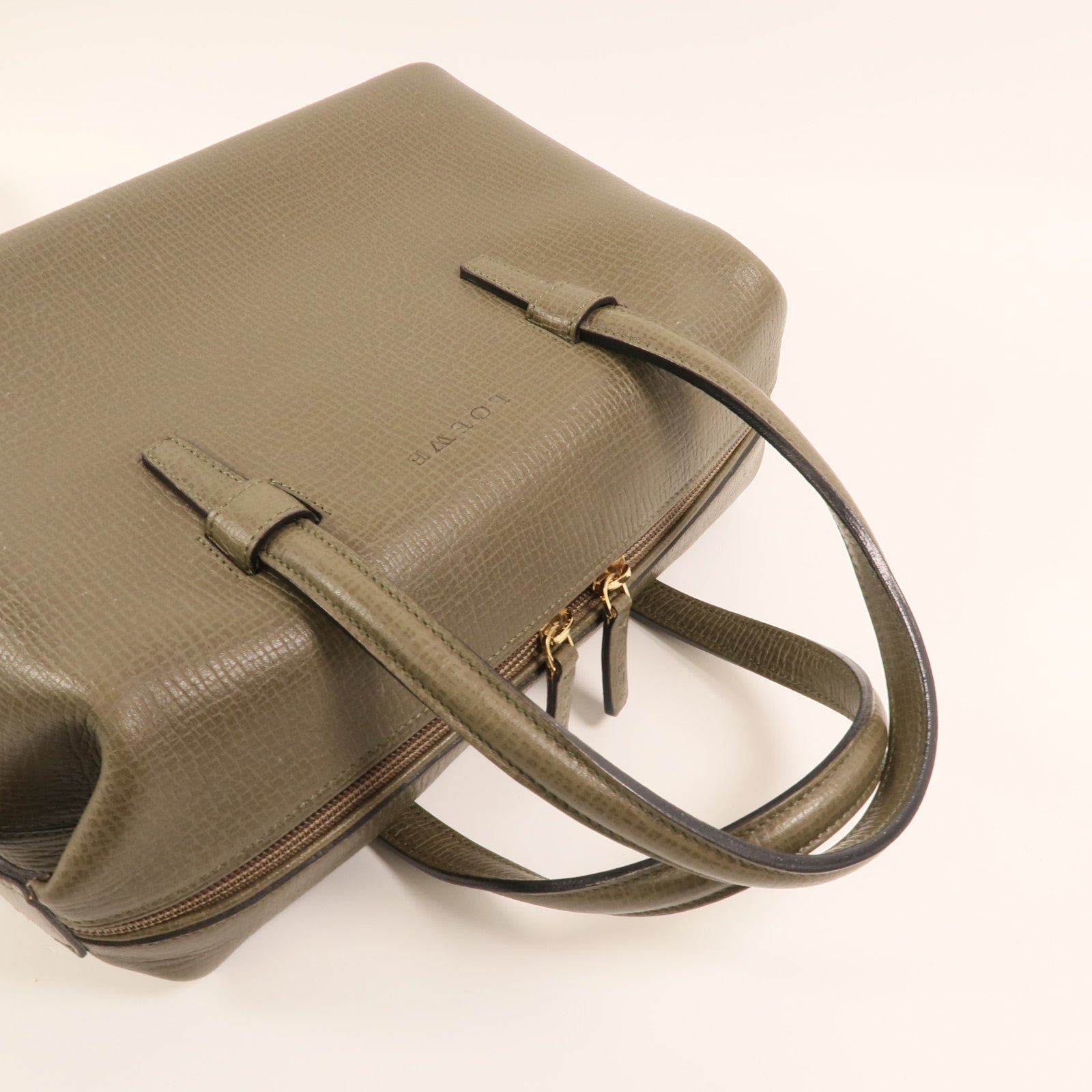 LOEWE 牛皮皮革Handbag金扣手挽袋