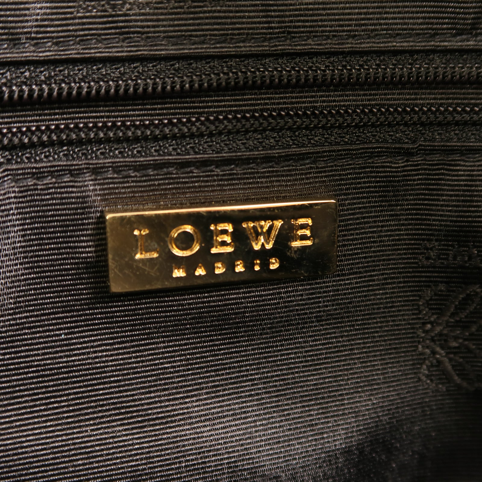 LOEWE 牛皮皮革Handbag金扣手挽袋