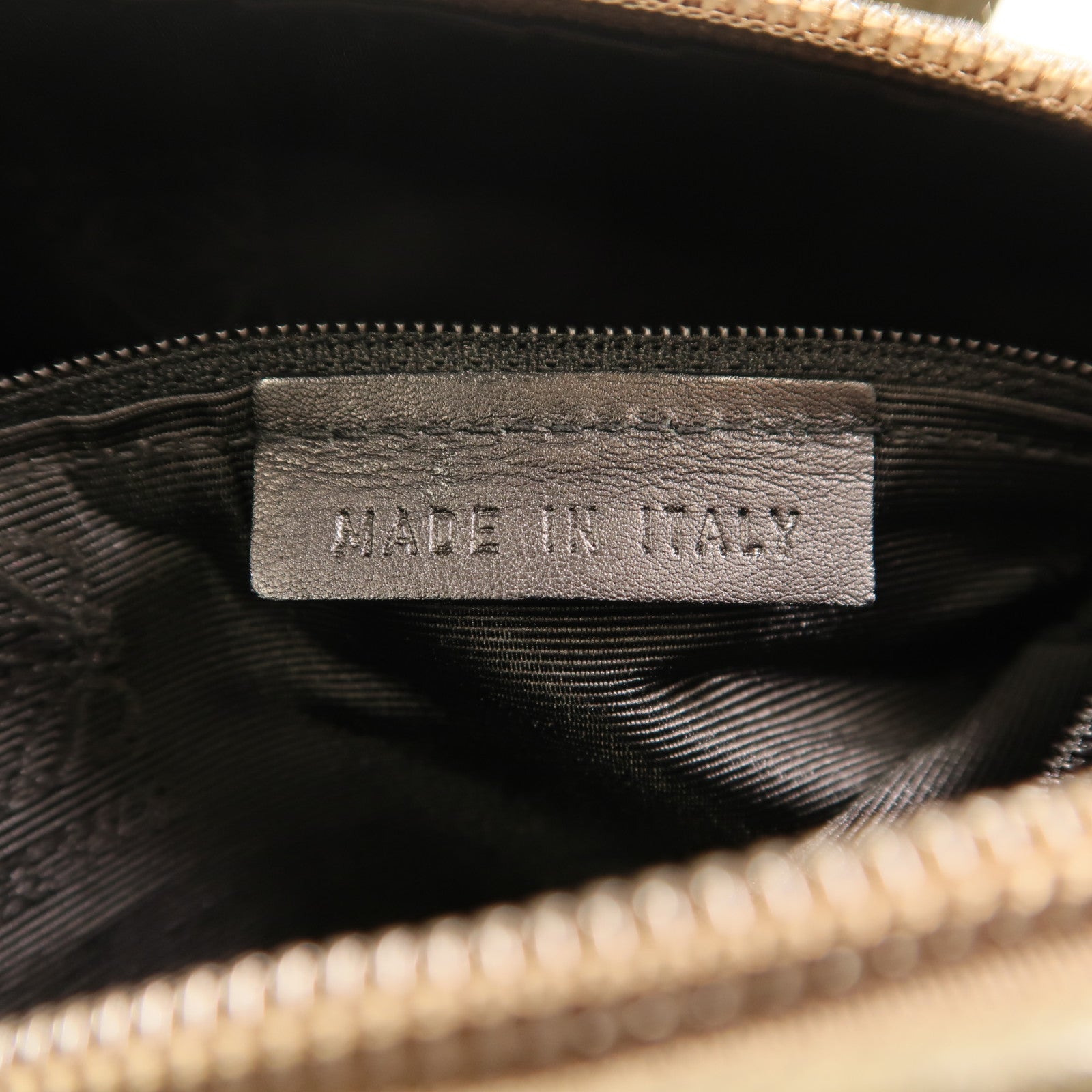 LOEWE 牛皮皮革Handbag金扣手挽袋