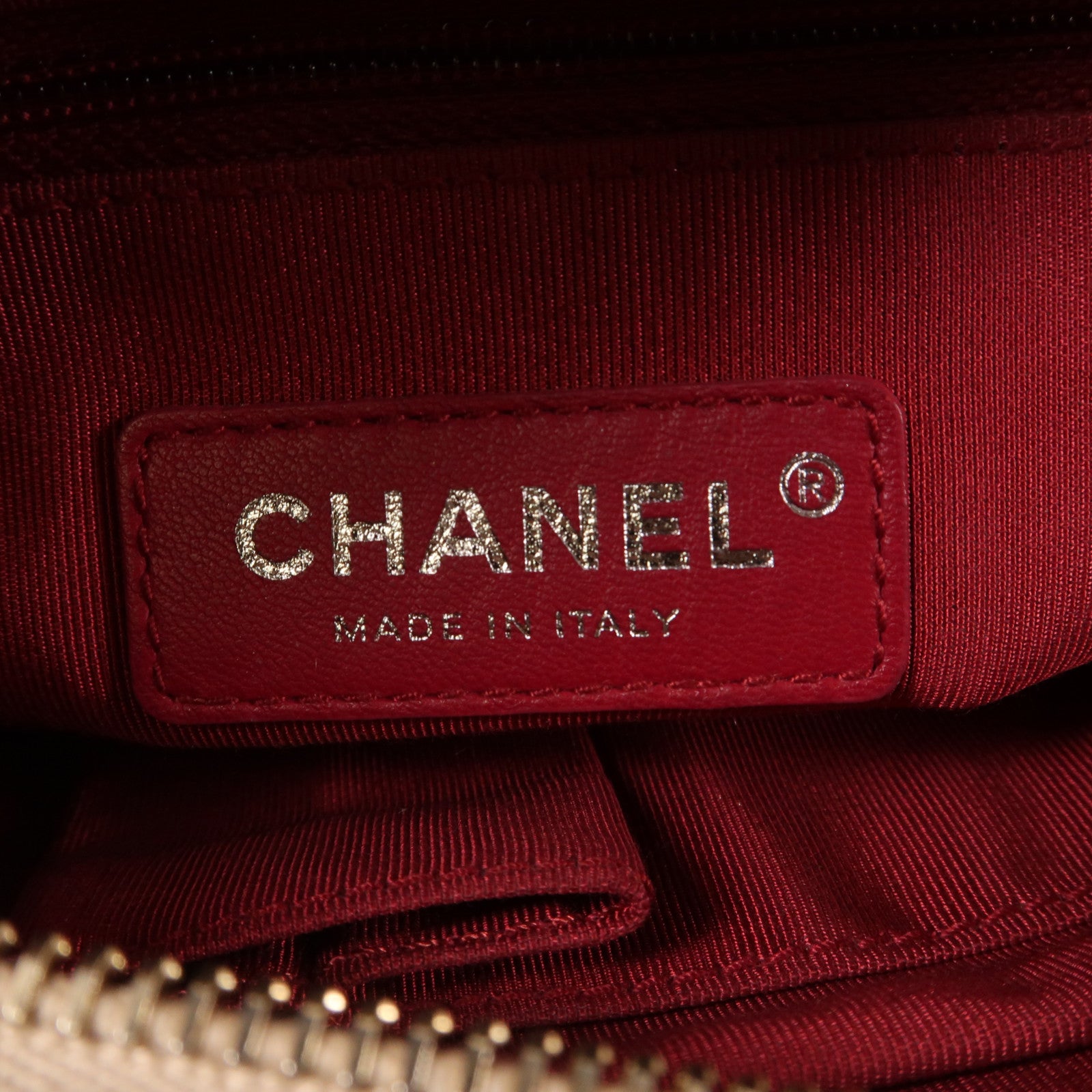 CHANEL 【激減優惠】菱格Aged Calf皮革Small Gabrielle金扣鏈帶肩背袋米色/黑色