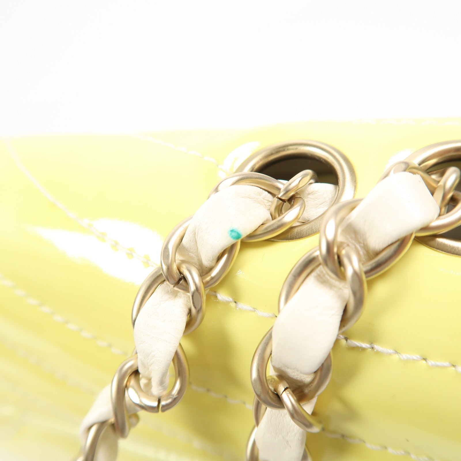 CHANEL 漆皮皮革Chain Shoulder金扣鏈帶肩背袋