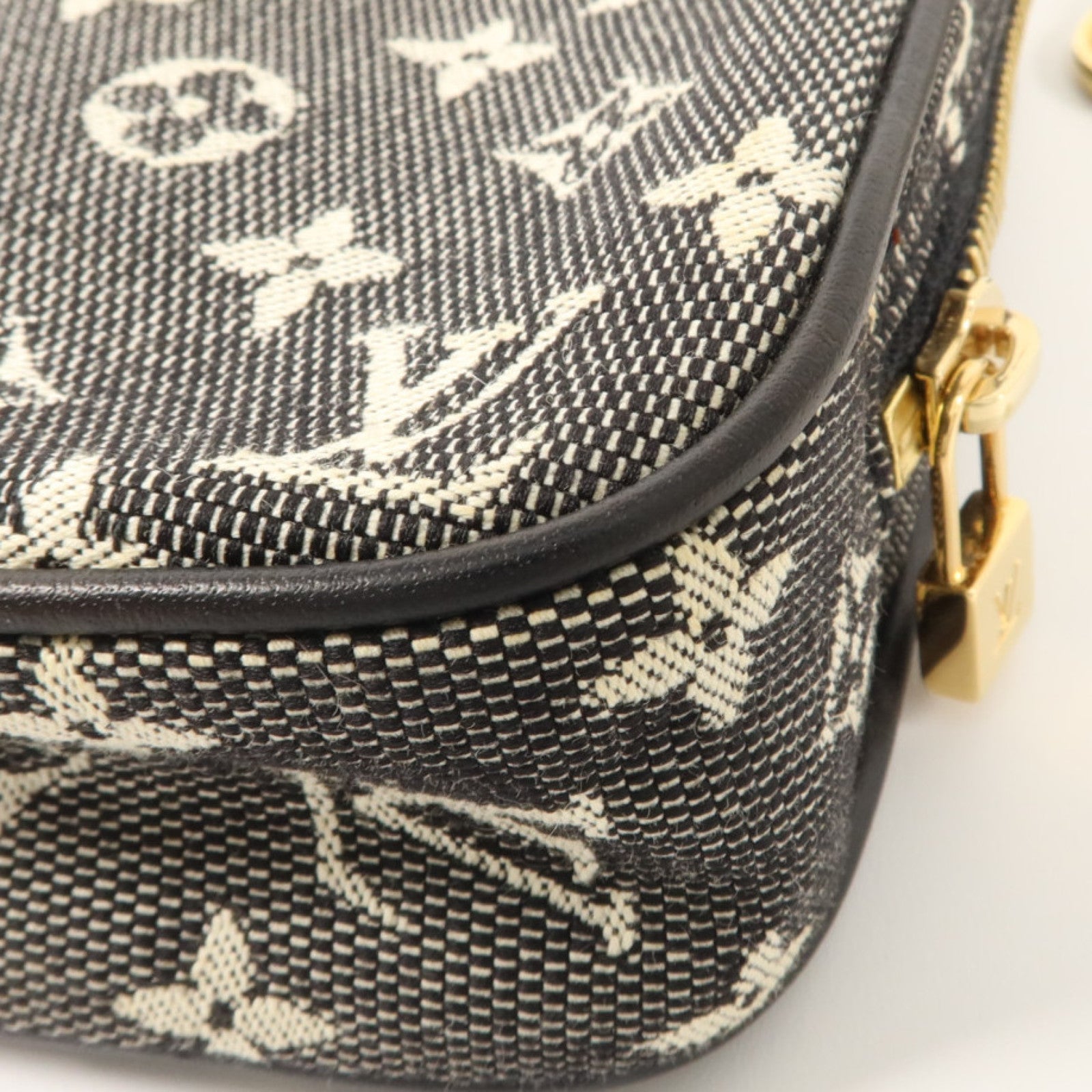 LOUIS VUITTON Monogram Mini Digital Camera Case Pouch金扣肩背袋