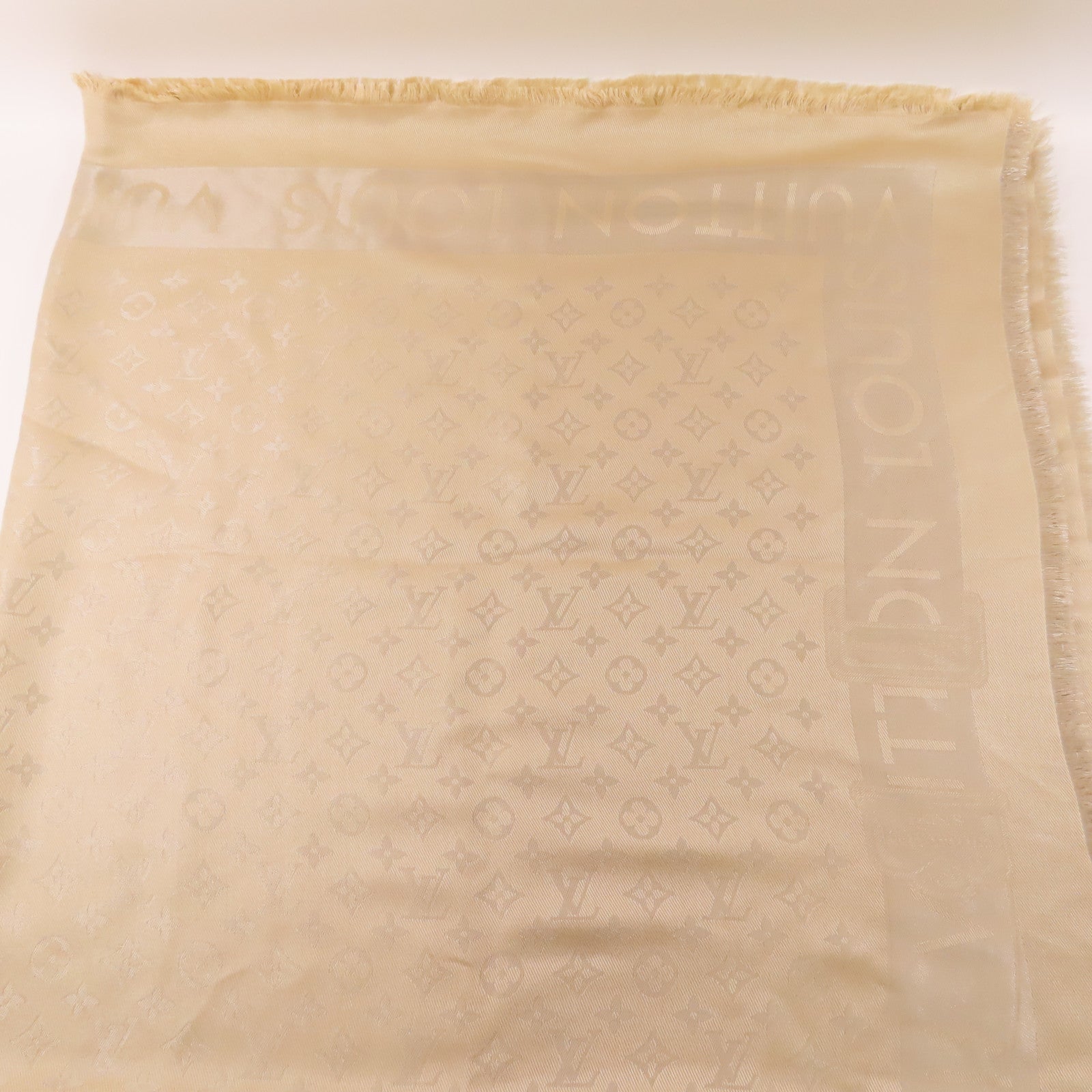 LOUIS VUITTON 絲質/Viscose Lock And Go Shine Scarf絲巾米色