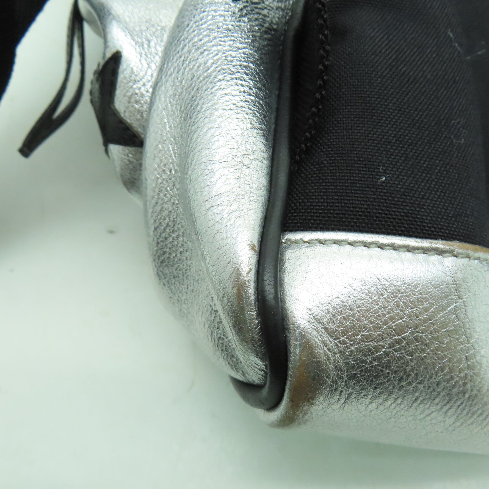 SAINT LAURENT 牛皮皮革Backpack銀扣背包銀色/黑色