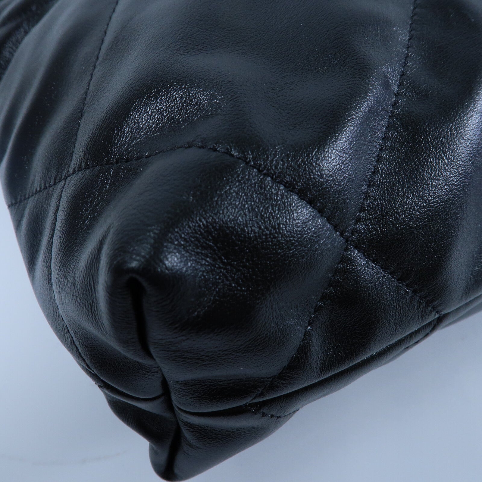 CHANEL 牛皮皮革Chanel 22 Small鏈帶肩背袋