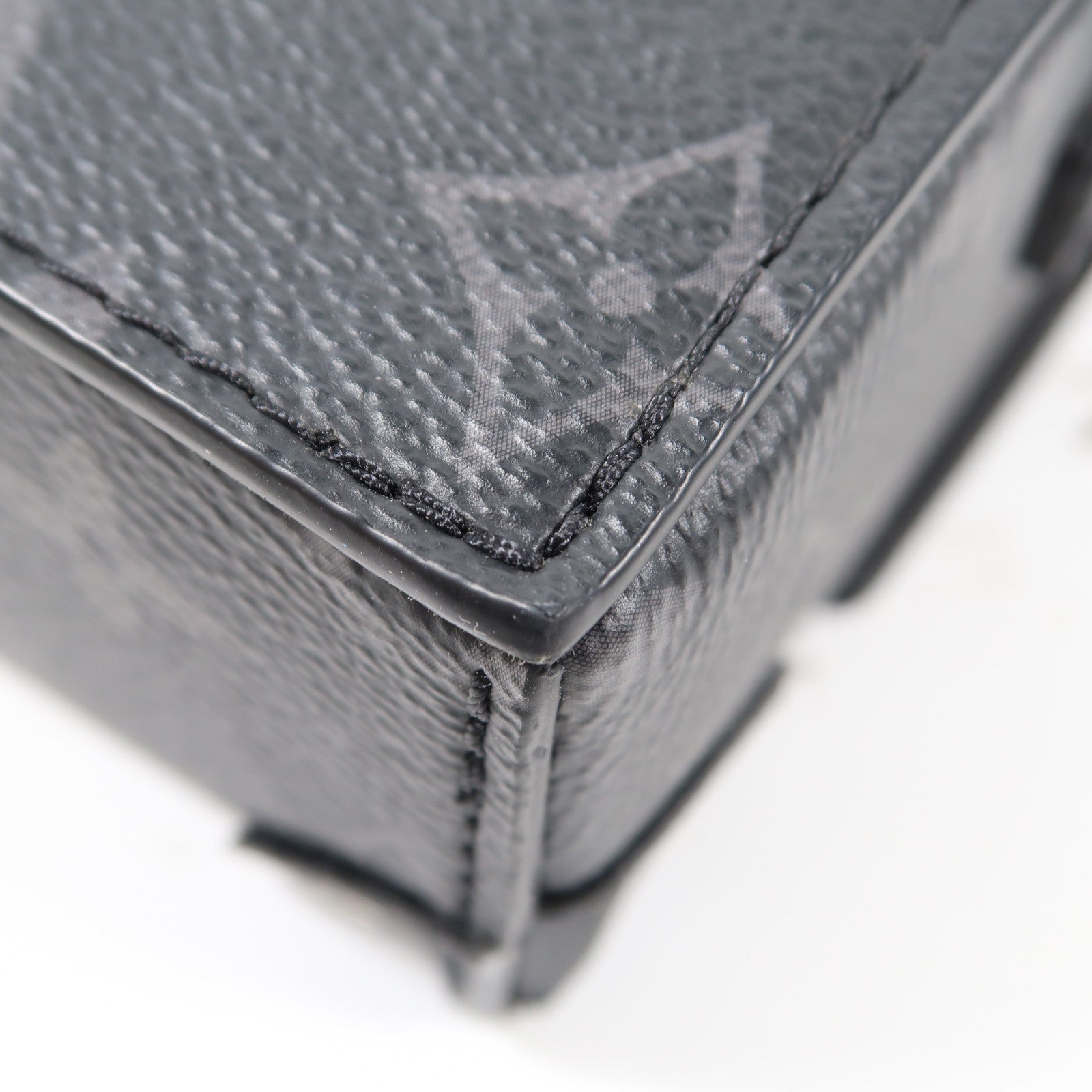 LOUIS VUITTON Monogram Eclipse Steamer Wearable Wallet肩背袋黑色