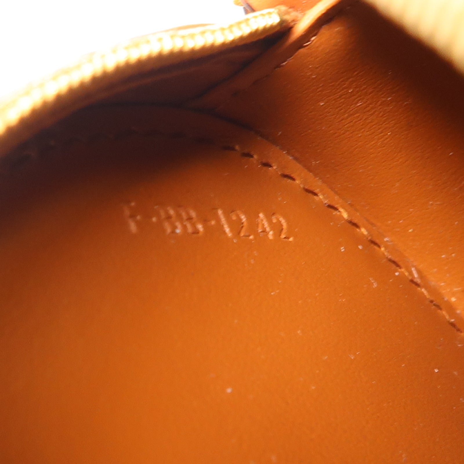 CELINE 牛皮皮革Oval Bag金扣肩背袋棕色