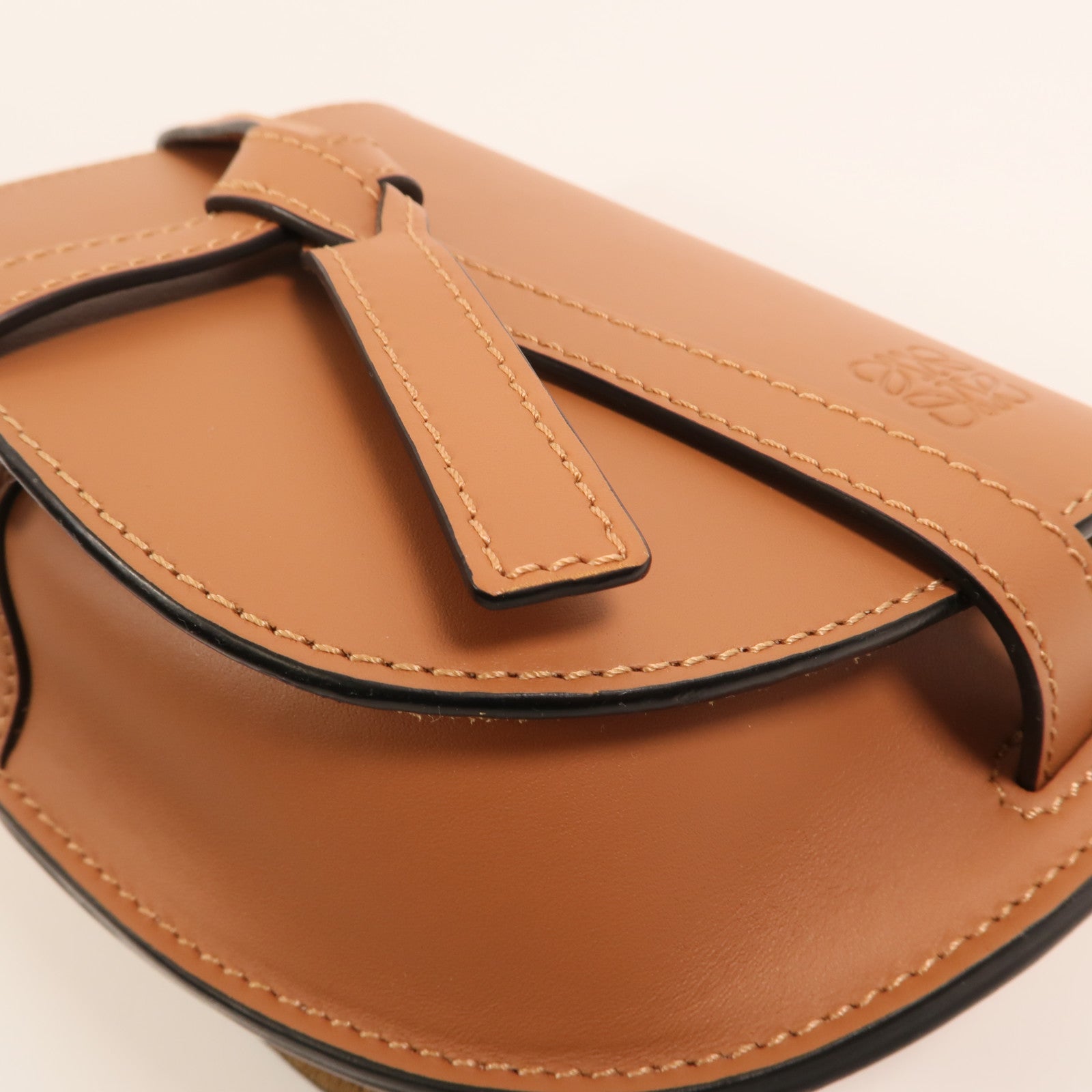 LOEWE 牛皮皮革Gate Mini金扣肩背袋